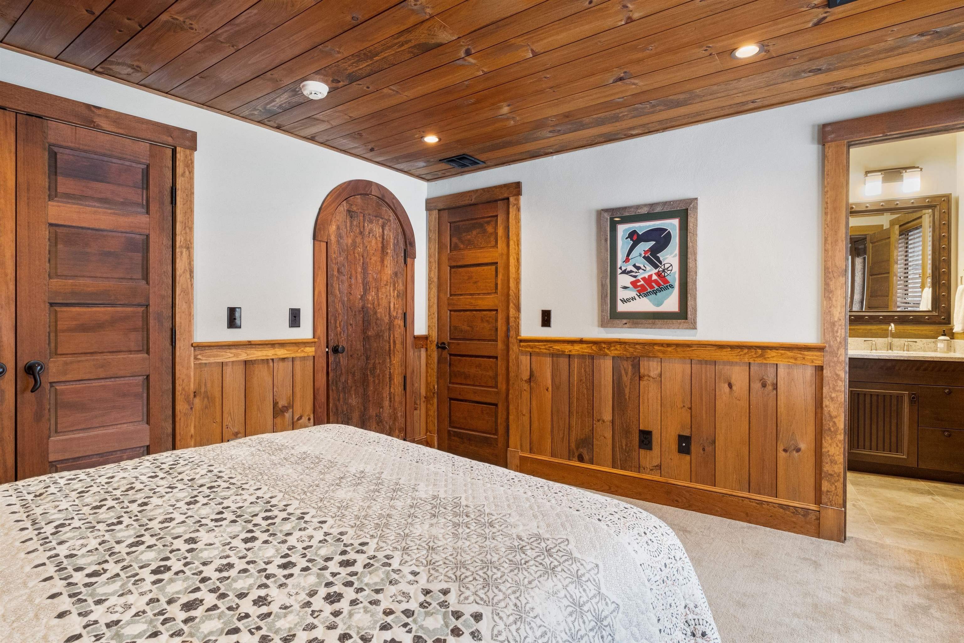 Lincoln, New Hampshire, 03251, United States, 7 Bedrooms Bedrooms, ,4 BathroomsBathrooms,Residential,For Sale,1983511