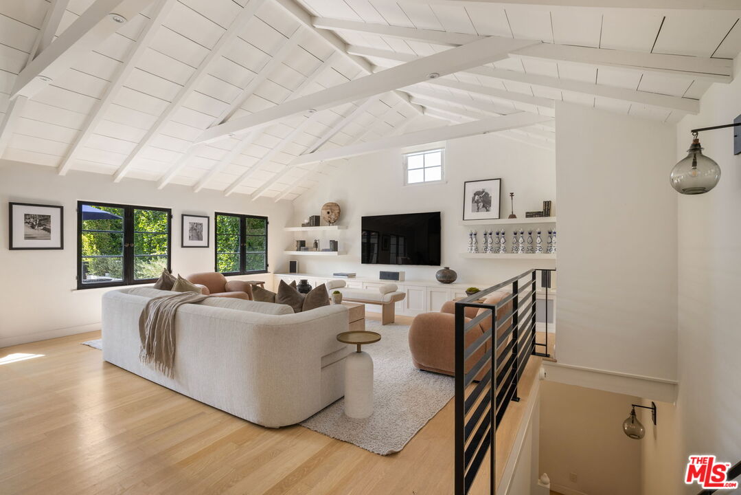 West Hollywood, California, 90048, United States, 3 Bedrooms Bedrooms, ,1 BathroomBathrooms,Residential,For Sale,1993483