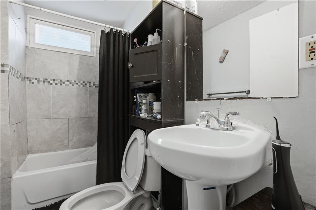 Providence, Rhode Island, 02905, United States, 5 Bedrooms Bedrooms, ,3 BathroomsBathrooms,Residential,For Sale,2036565