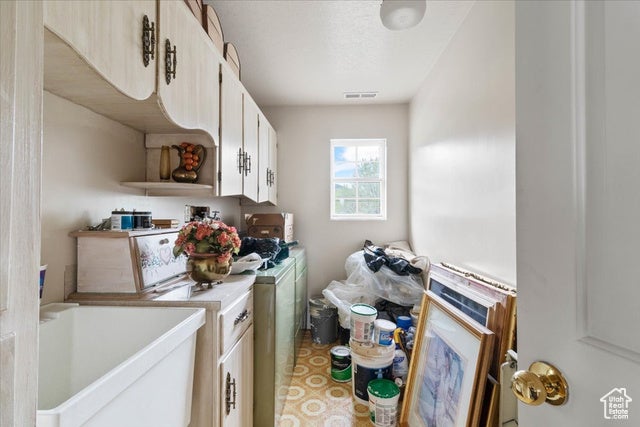 Manti, Utah, 84642, United States, 5 Bedrooms Bedrooms, ,3 BathroomsBathrooms,Residential,For Sale,1977640