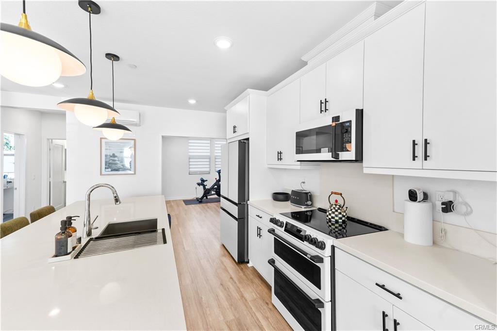 Compton, California, 90221, United States, 9 Bedrooms Bedrooms, ,Residential,For Sale,1982373