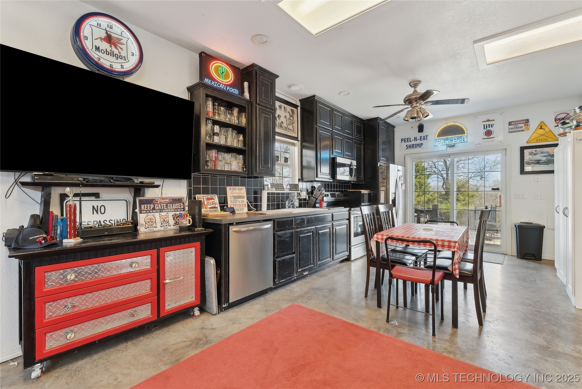 Cookson, Oklahoma, 74427, United States, 6 Bedrooms Bedrooms, ,6 BathroomsBathrooms,Residential,For Sale,1751718