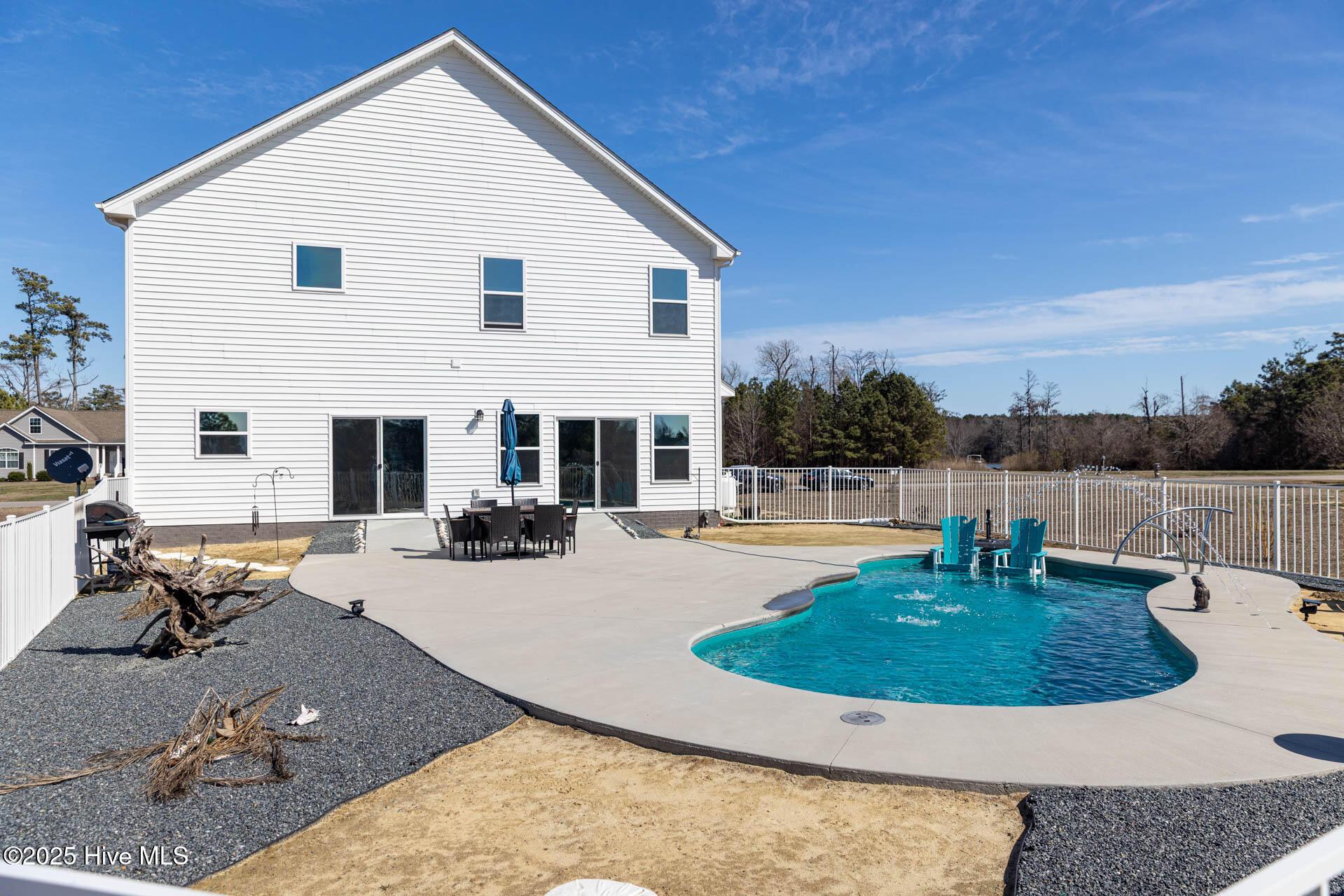 Elizabeth City, North Carolina, 27909, United States, 4 Bedrooms Bedrooms, ,3 BathroomsBathrooms,Residential,For Sale,1729027