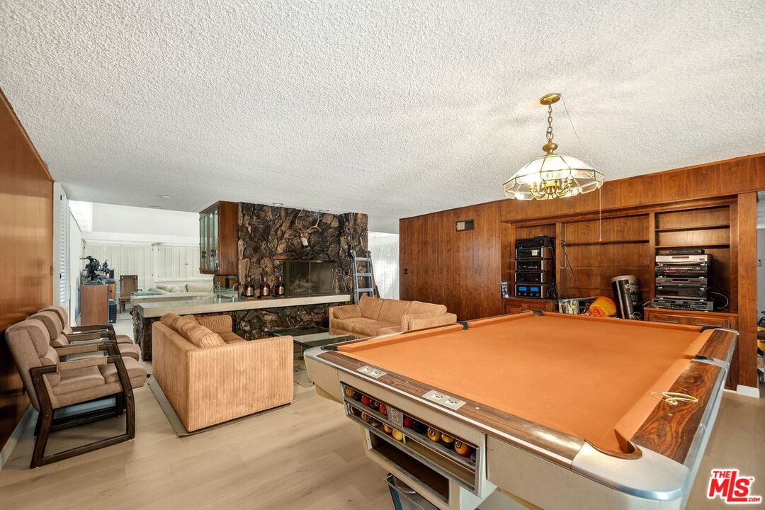 Los Angeles, California, 90056, United States, 5 Bedrooms Bedrooms, ,5 BathroomsBathrooms,Residential,For Sale,1918507