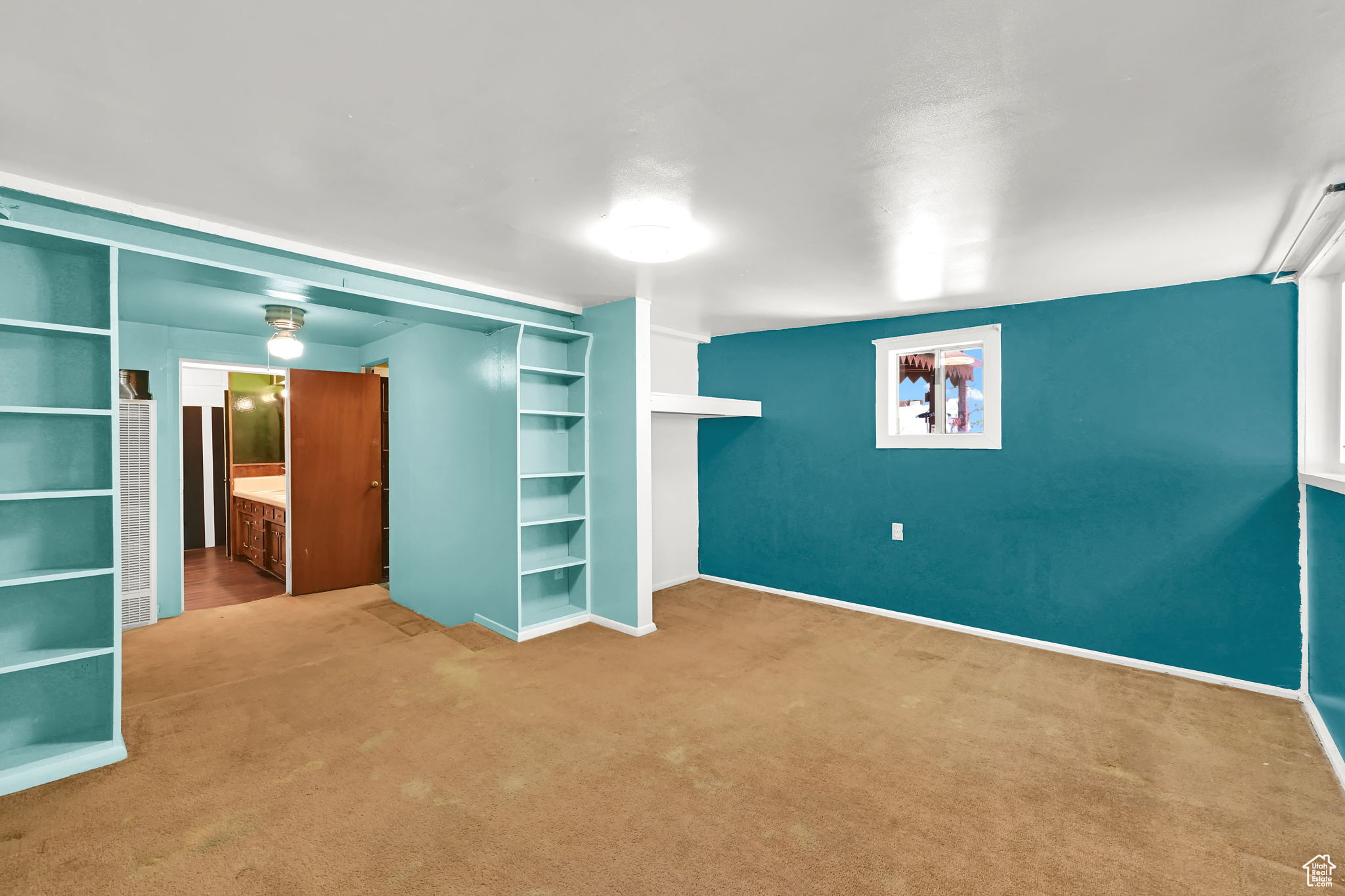 Salt Lake City, Utah, 84103, United States, 3 Bedrooms Bedrooms, ,2 BathroomsBathrooms,Residential,For Sale,1925078