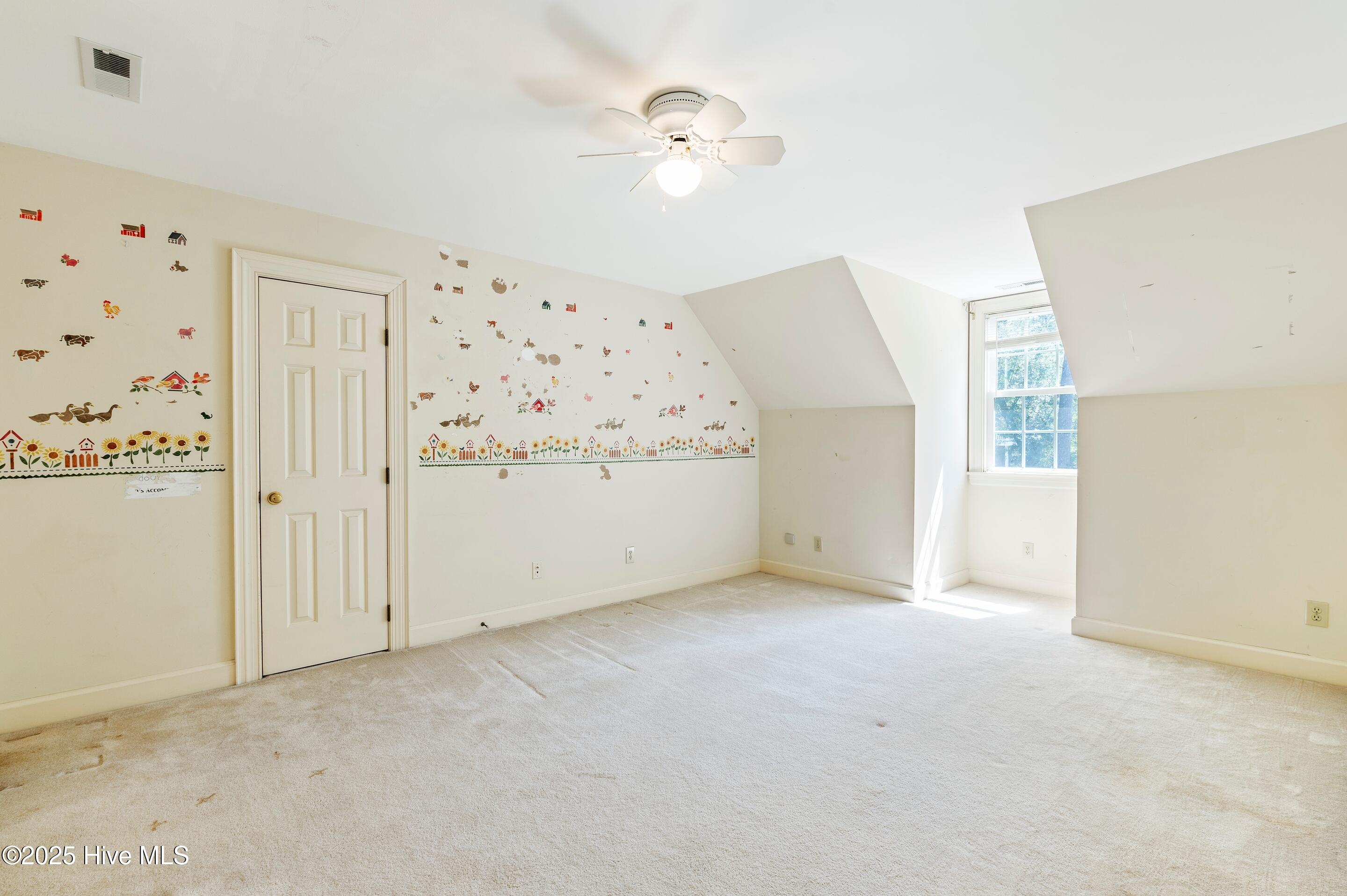 Wilmington, North Carolina, 28409, United States, 3 Bedrooms Bedrooms, ,4 BathroomsBathrooms,Residential,For Sale,1942177