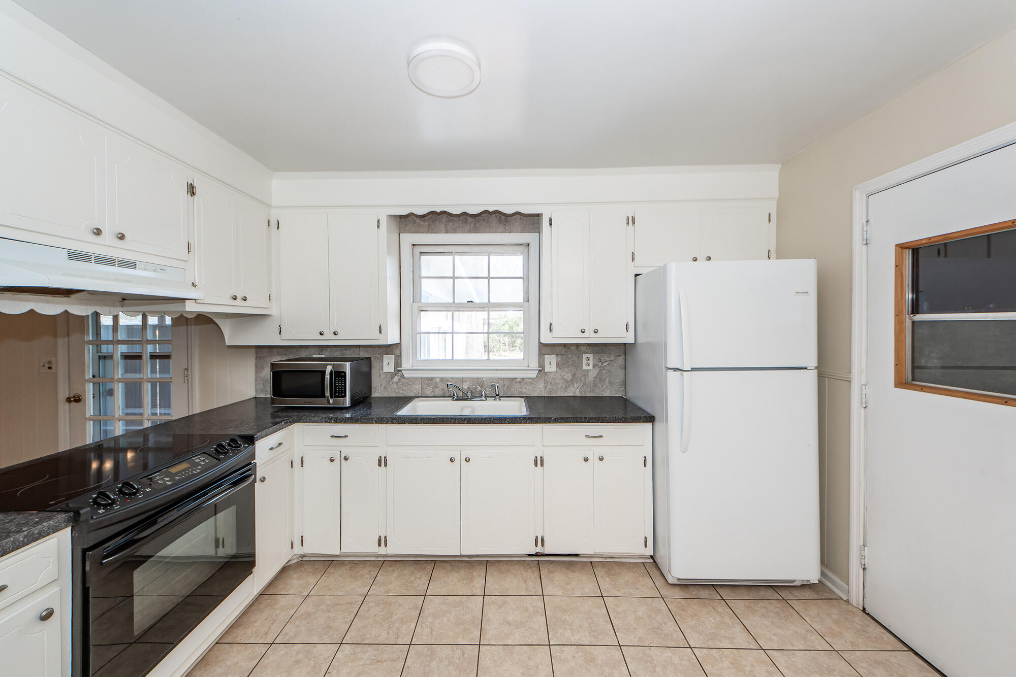 Charleston, South Carolina, 29407, United States, 3 Bedrooms Bedrooms, ,2 BathroomsBathrooms,Residential,For Sale,1738959