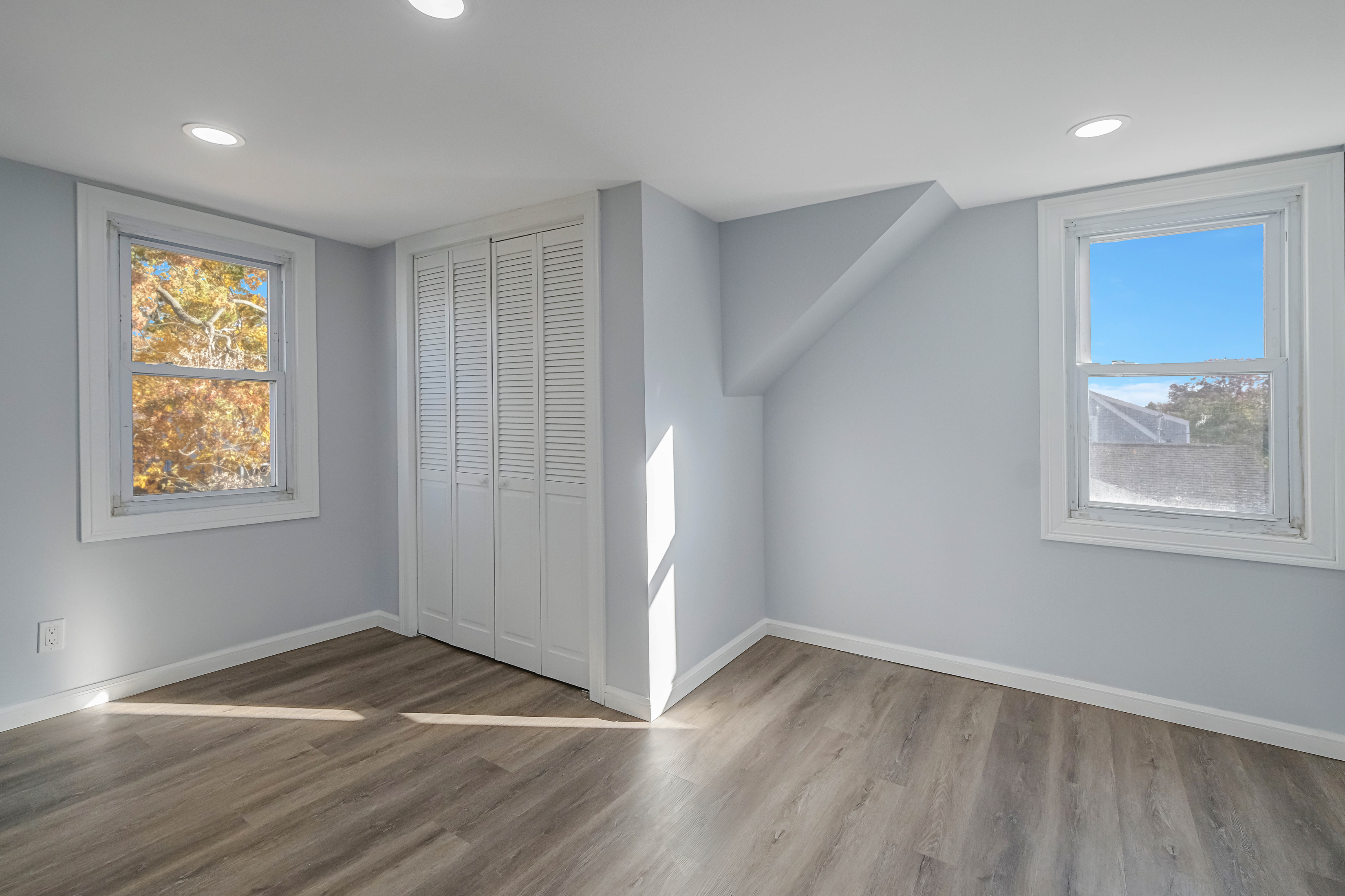 Copiague, New York, 11726, United States, 5 Bedrooms Bedrooms, ,2 BathroomsBathrooms,Residential,For Sale,1923423