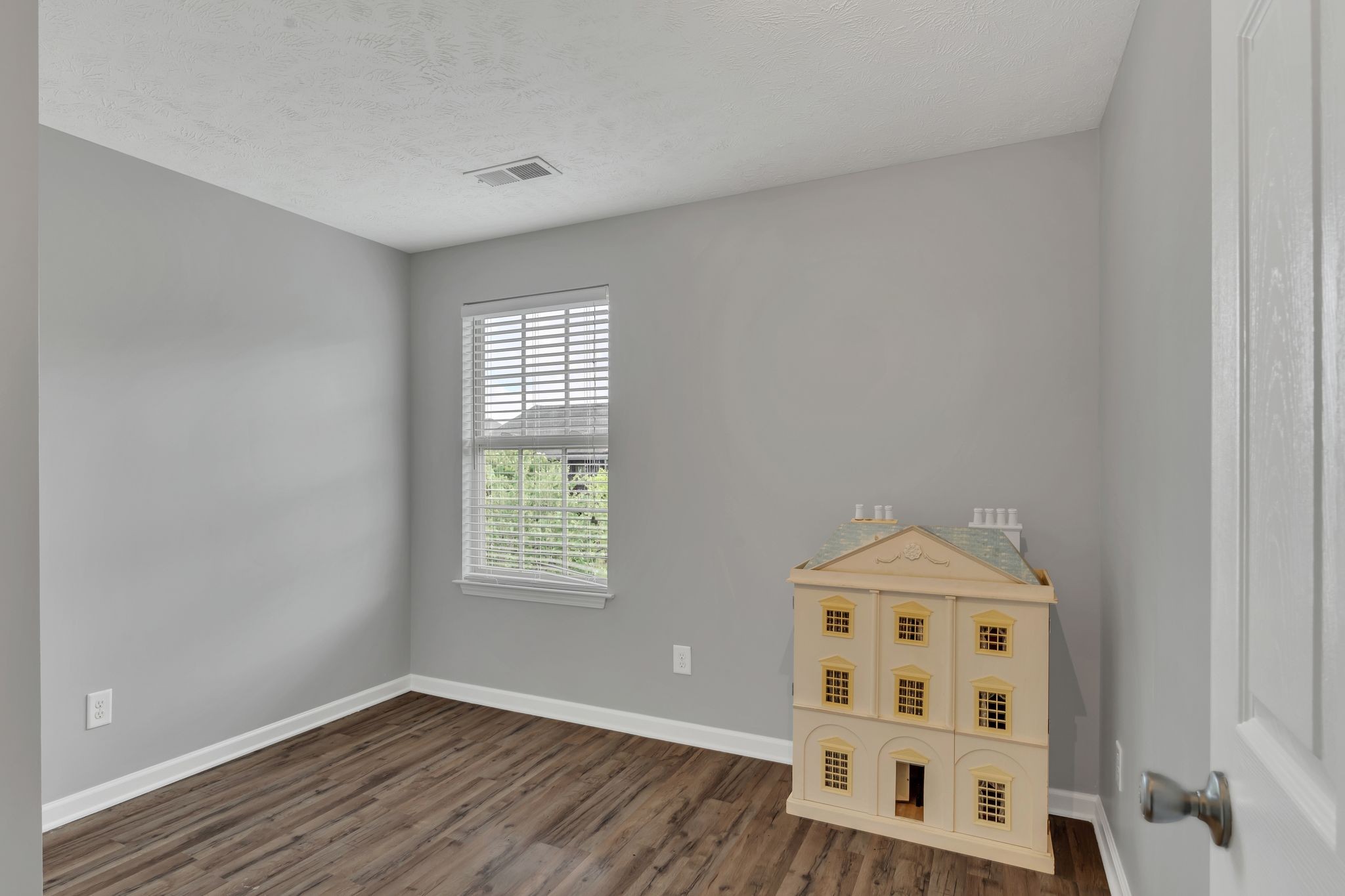 Hendersonville, Tennessee, 37075, United States, 4 Bedrooms Bedrooms, ,3 BathroomsBathrooms,Residential,For Sale,1870626