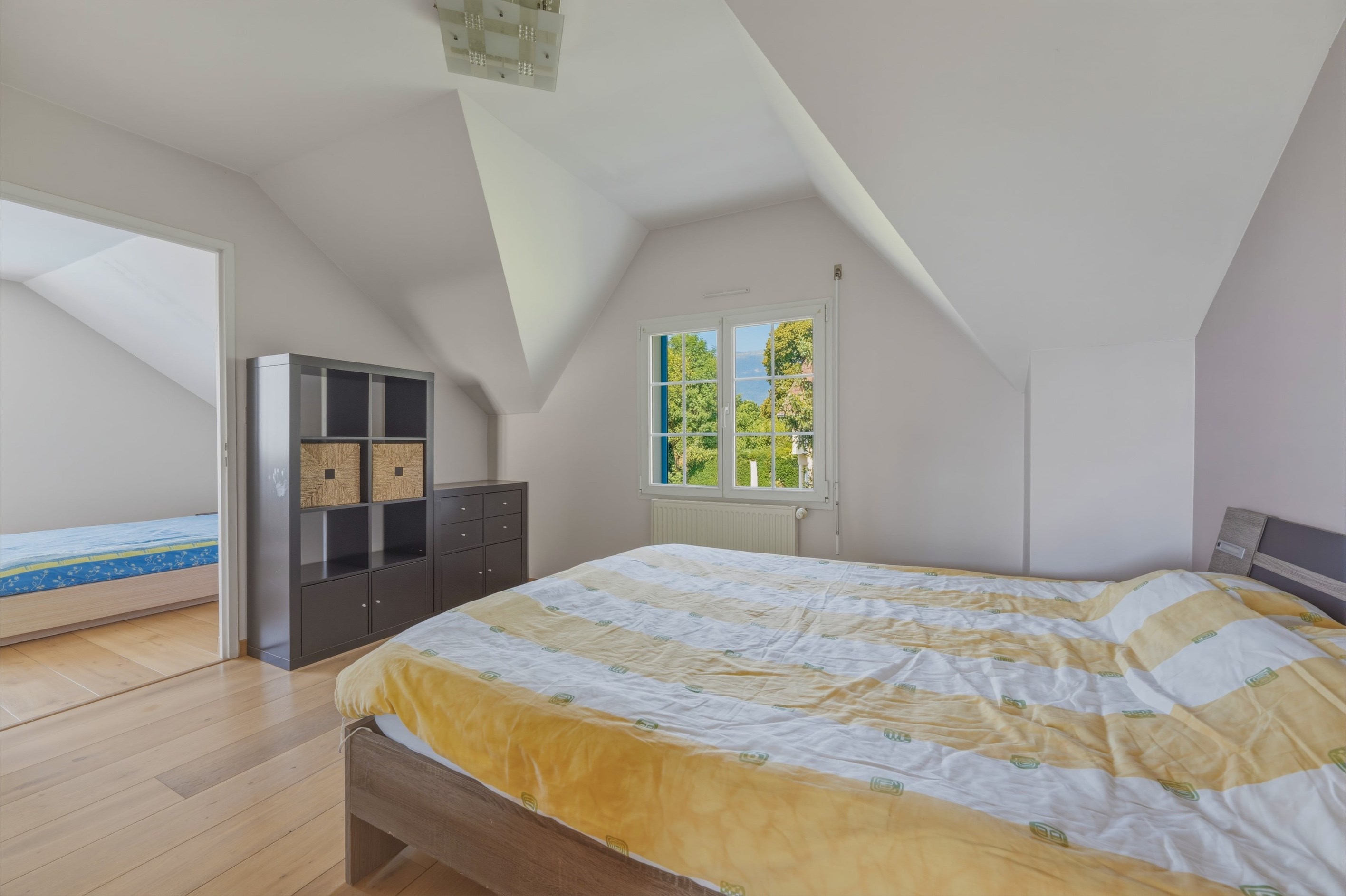  Elegant Home with Swimming Pool in a Peaceful Residential Setting - 物件實景