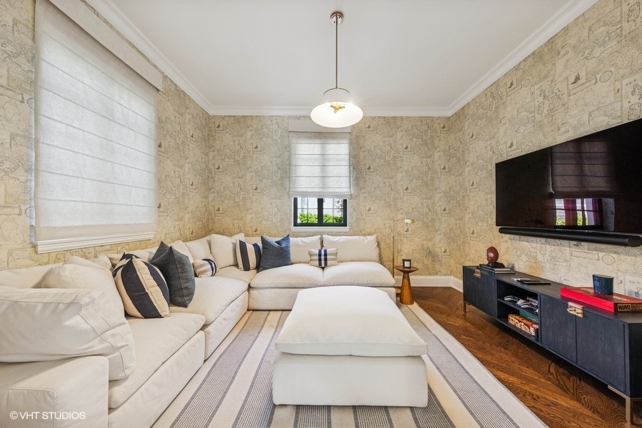 Hinsdale, Illinois, 60521, United States, 6 Bedrooms Bedrooms, ,7 BathroomsBathrooms,Residential,For Sale,1903605
