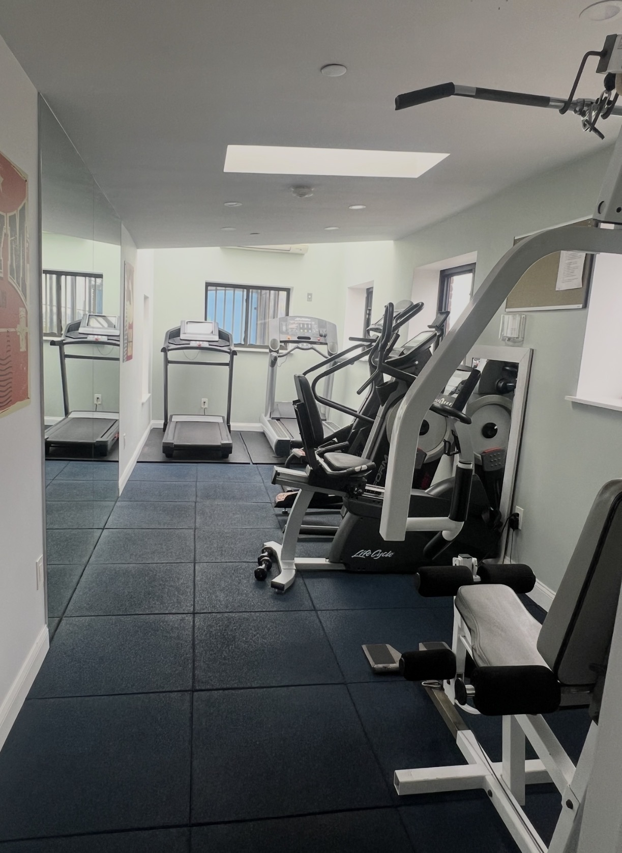 Glendale, New York, 11385, United States, 2 Bedrooms Bedrooms, ,2 BathroomsBathrooms,Residential,For Sale,1987911