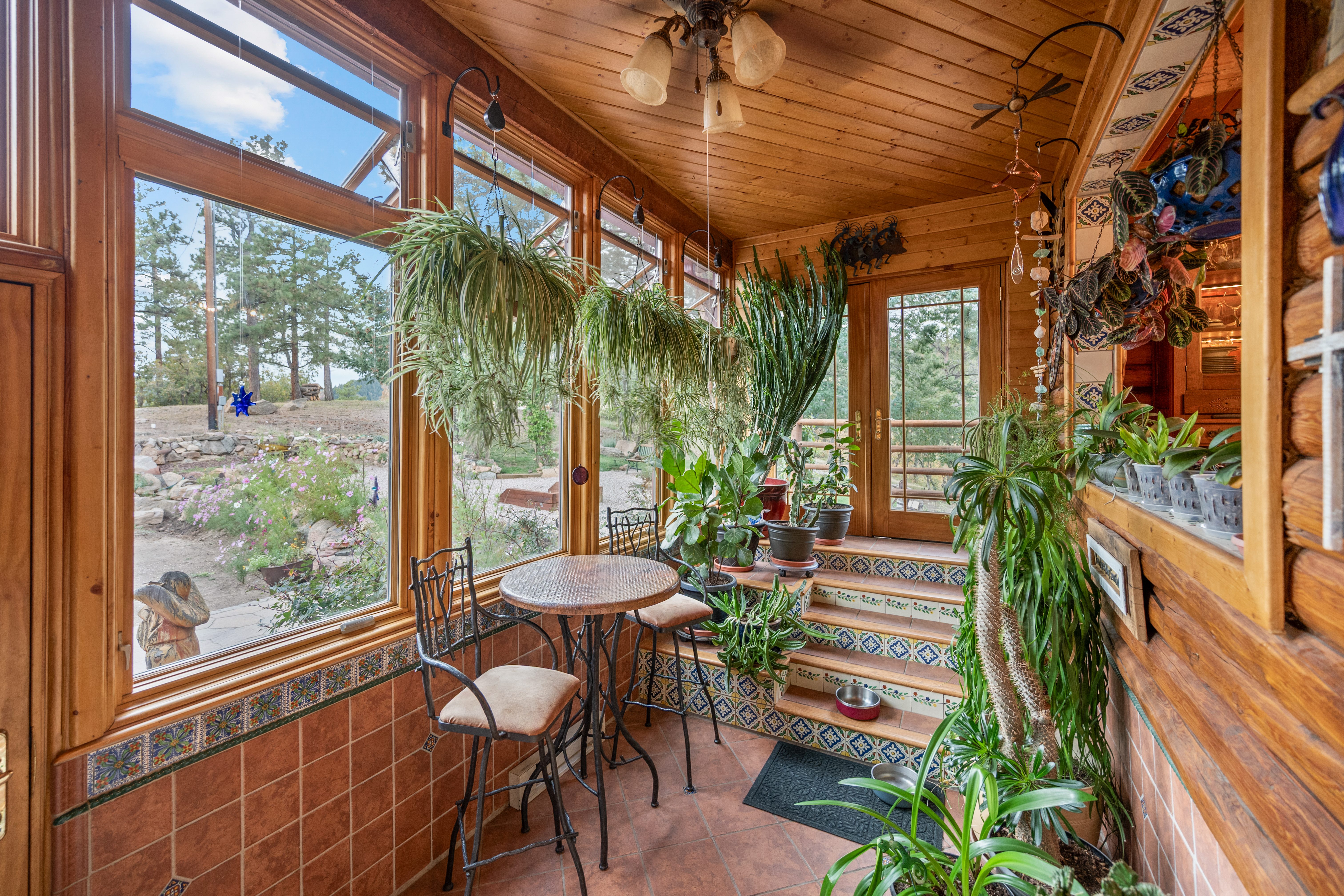  Chatfield Reservoir Log Home on Horse-Friendly 5 Acres with Wrap-Around Decks - 物件實景