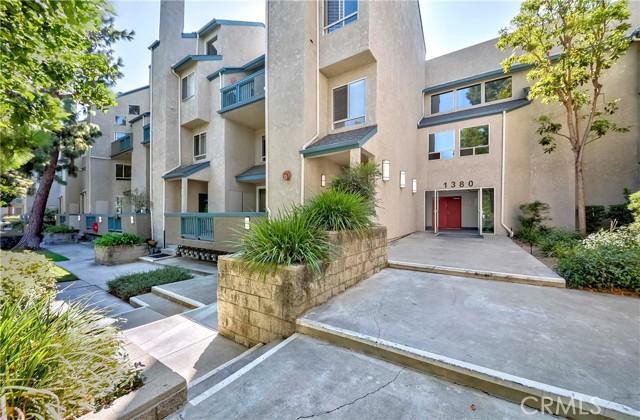 San Pedro, California, 90732, United States, 2 Bedrooms Bedrooms, ,3 BathroomsBathrooms,Residential,For Sale,1974009