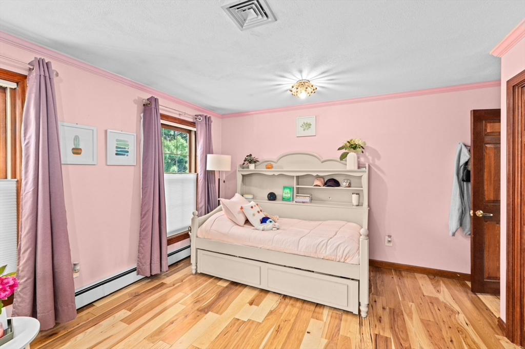 Braintree, Massachusetts, 02184, United States, 5 Bedrooms Bedrooms, ,4 BathroomsBathrooms,Residential,For Sale,1857635