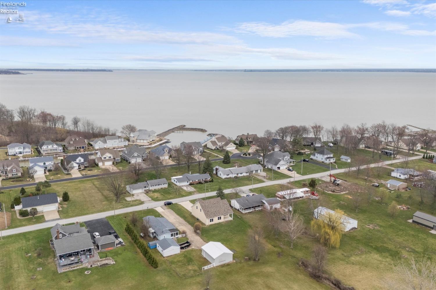 Marblehead, Ohio, 43440, United States, 4 Bedrooms Bedrooms, ,3 BathroomsBathrooms,Residential,For Sale,1921808