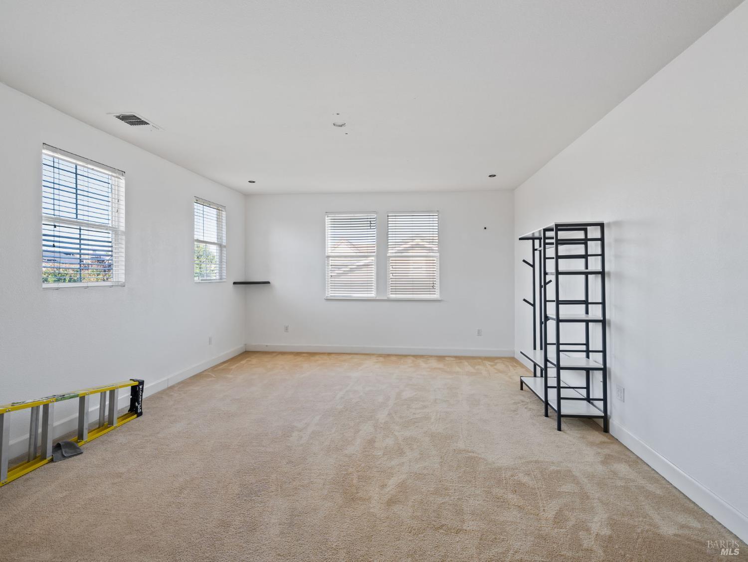 Vacaville, California, 95687, United States, 5 Bedrooms Bedrooms, ,4 BathroomsBathrooms,Residential,For Sale,1828372