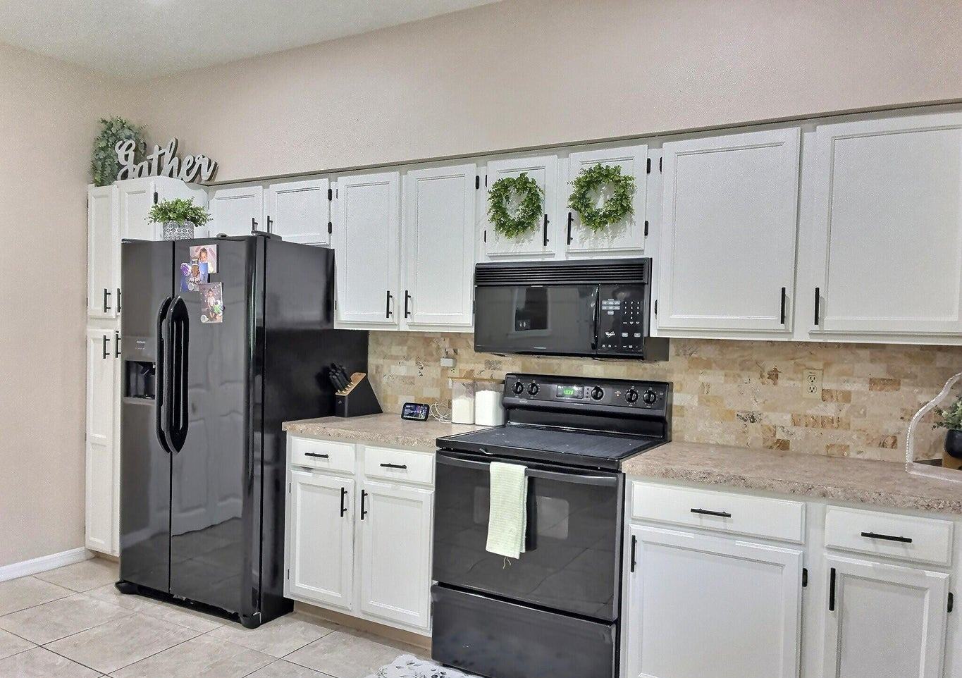 Hawthorne, Florida, 32640, United States, 5 Bedrooms Bedrooms, ,2 BathroomsBathrooms,Residential,For Sale,1903674