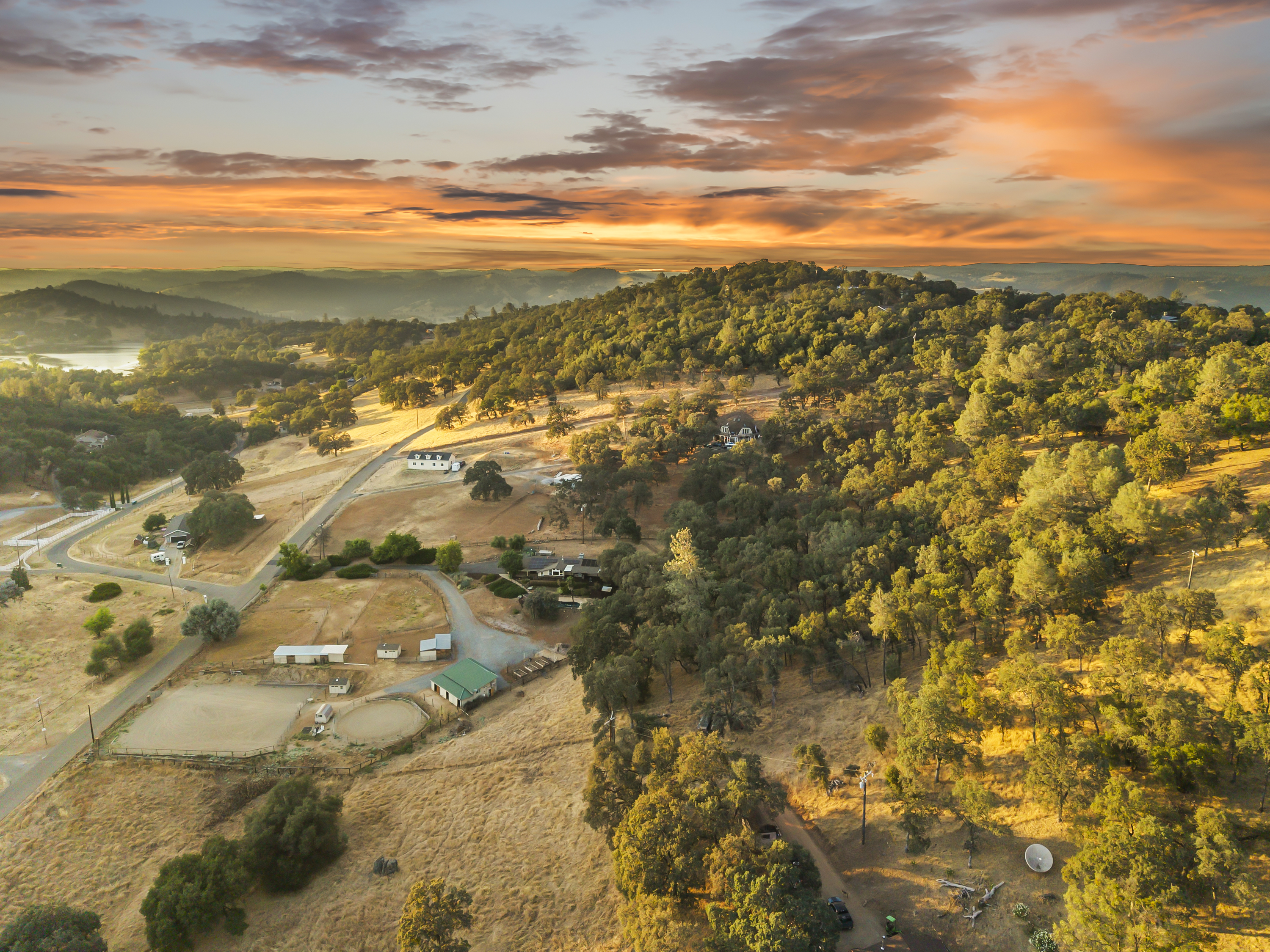 California Equestrian Property with ADU, Horse Arena & Pool - 物件實景