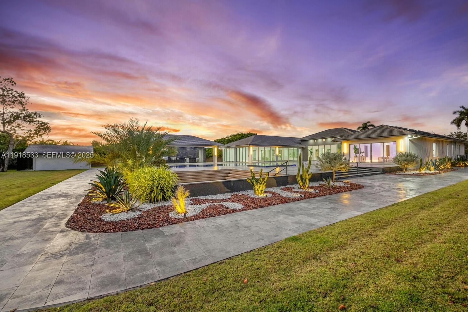 Miami, Florida, 33173, United States, 6 Bedrooms Bedrooms, ,7 BathroomsBathrooms,Residential,For Sale,2001798