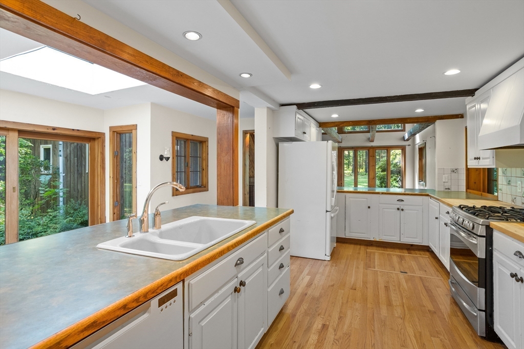 Sudbury, Massachusetts, 01776, United States, 4 Bedrooms Bedrooms, ,3 BathroomsBathrooms,Residential,For Sale,1940388