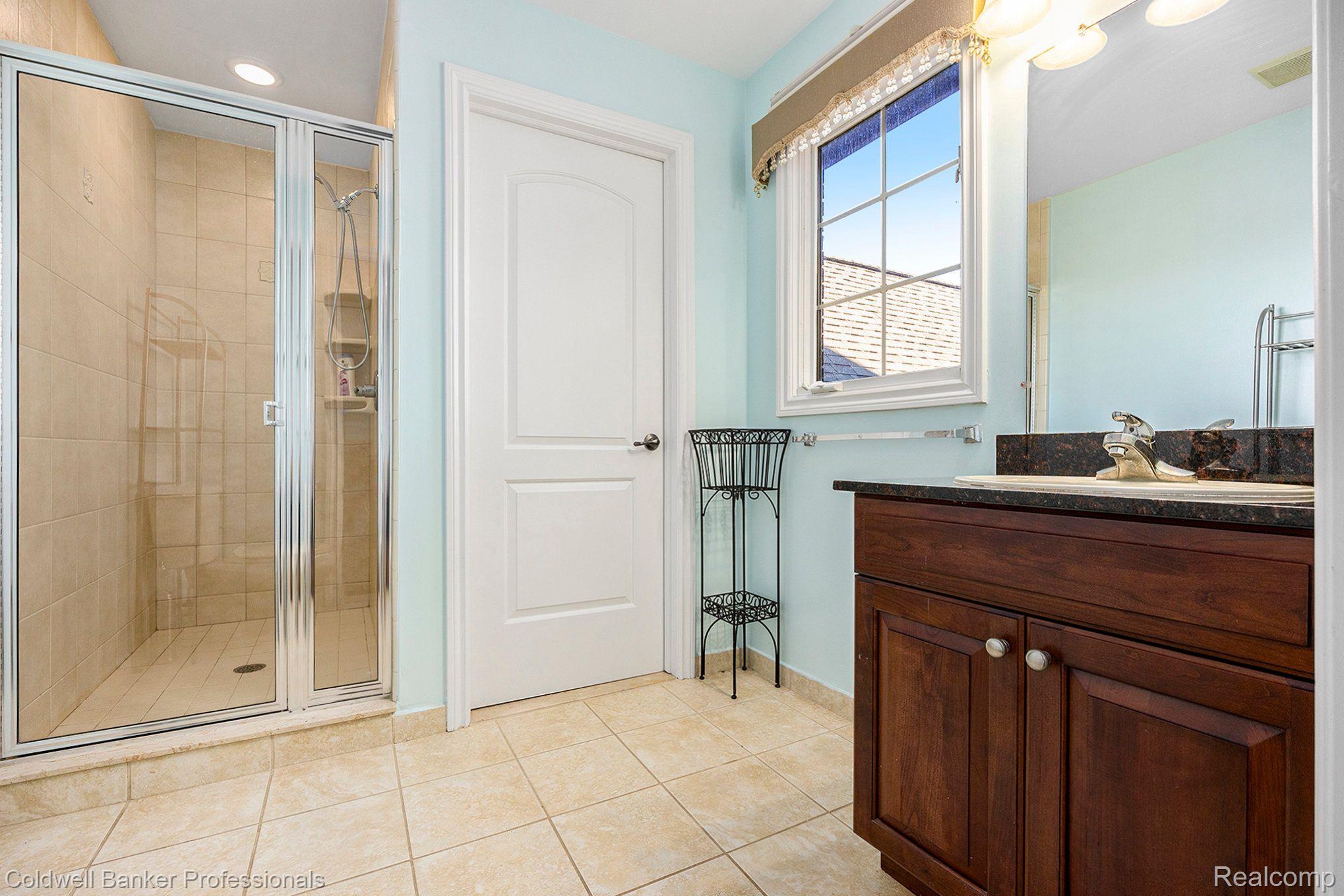 Oakland, Michigan, 48363, United States, 4 Bedrooms Bedrooms, ,6 BathroomsBathrooms,Residential,For Sale,1986538