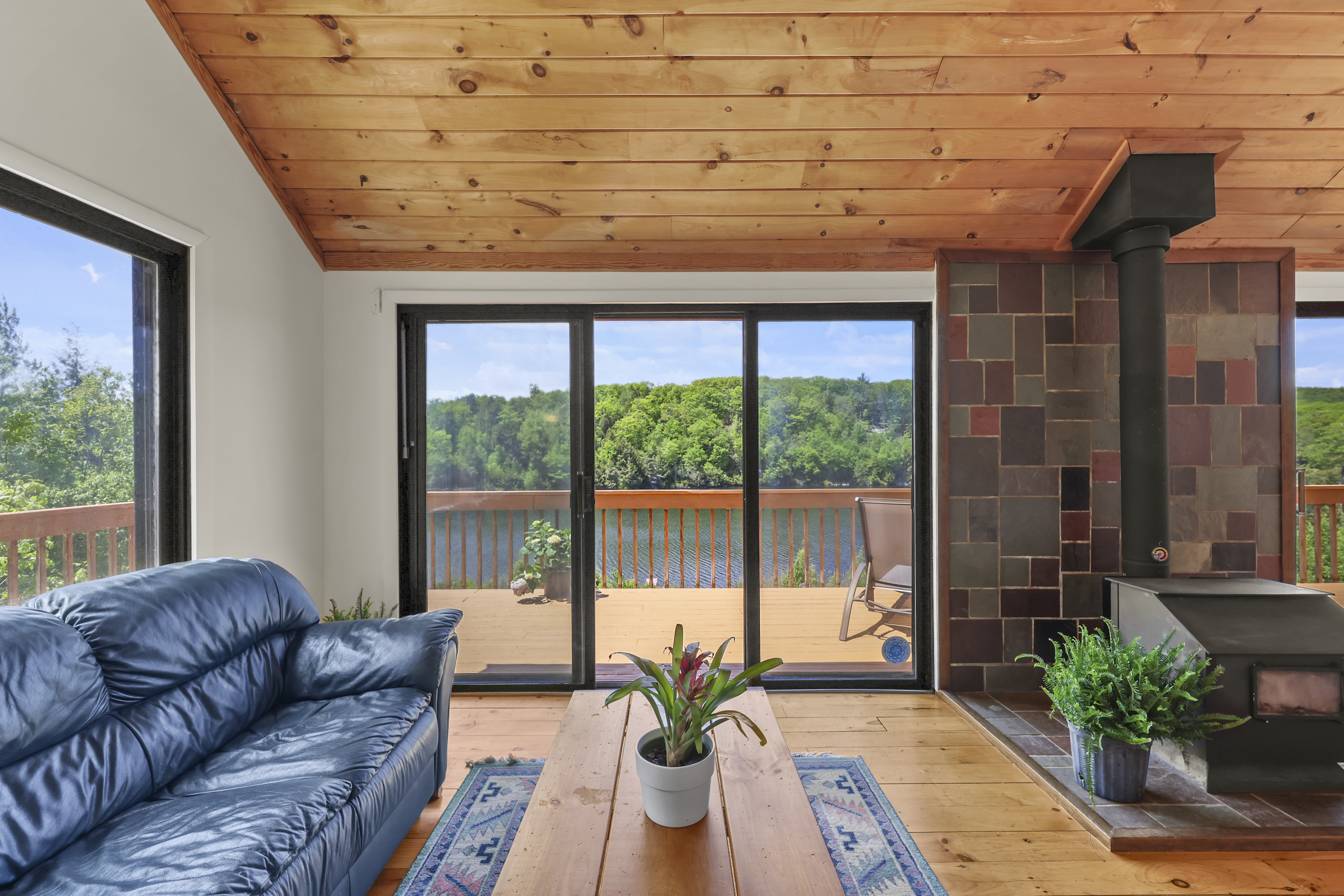  Exceptional Waterfront Retreat on Tranquil Hayes Pond - 物件實景