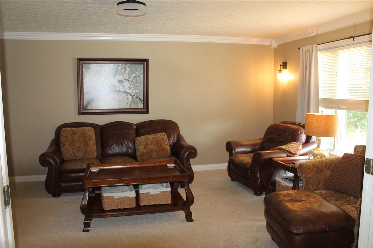 Alvaton, Kentucky, 42122, United States, 5 Bedrooms Bedrooms, ,4 BathroomsBathrooms,Residential,For Sale,1908612