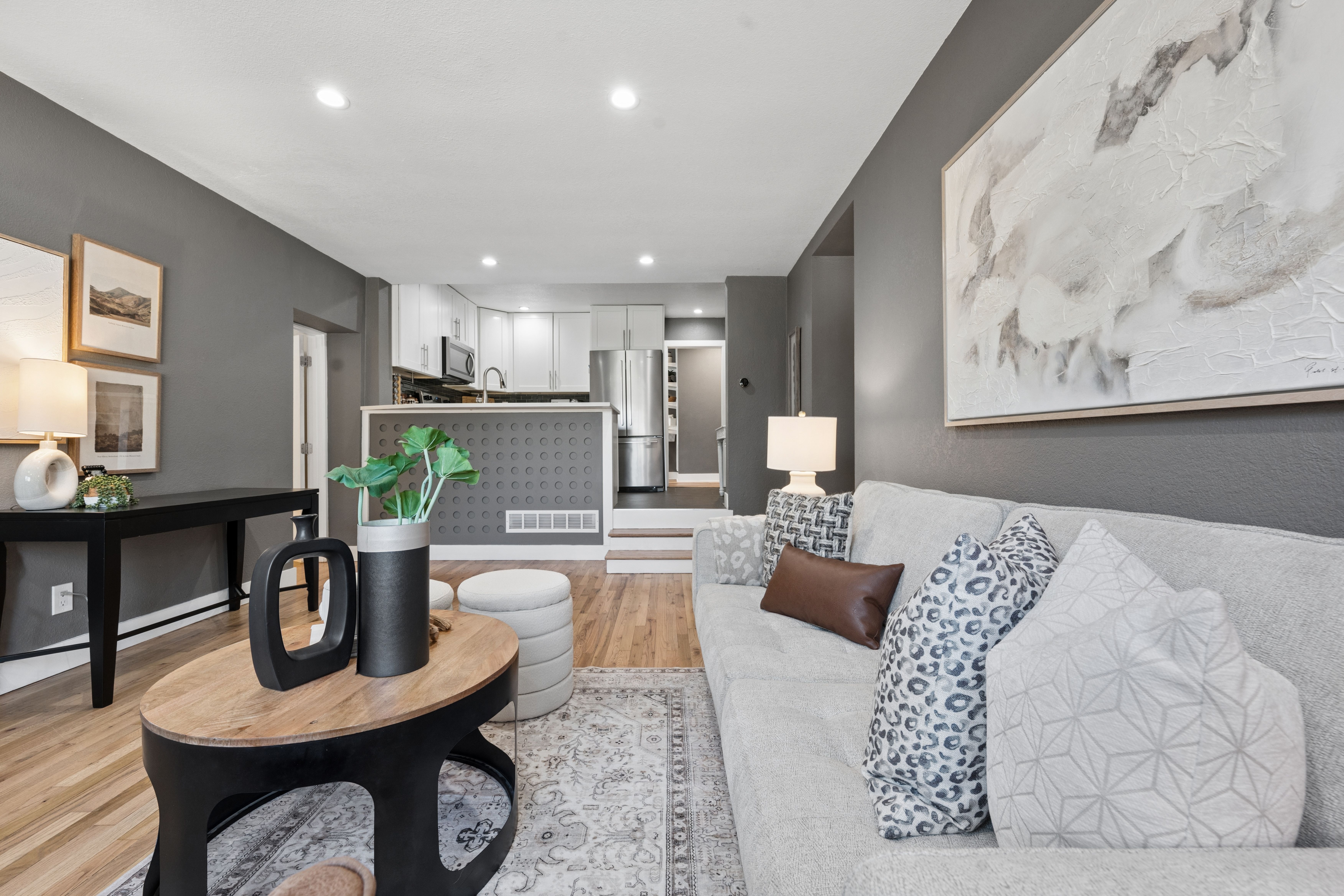  Stylish And Remarkably Versatile Remodeled Mid-Mod Residence - 物件實景