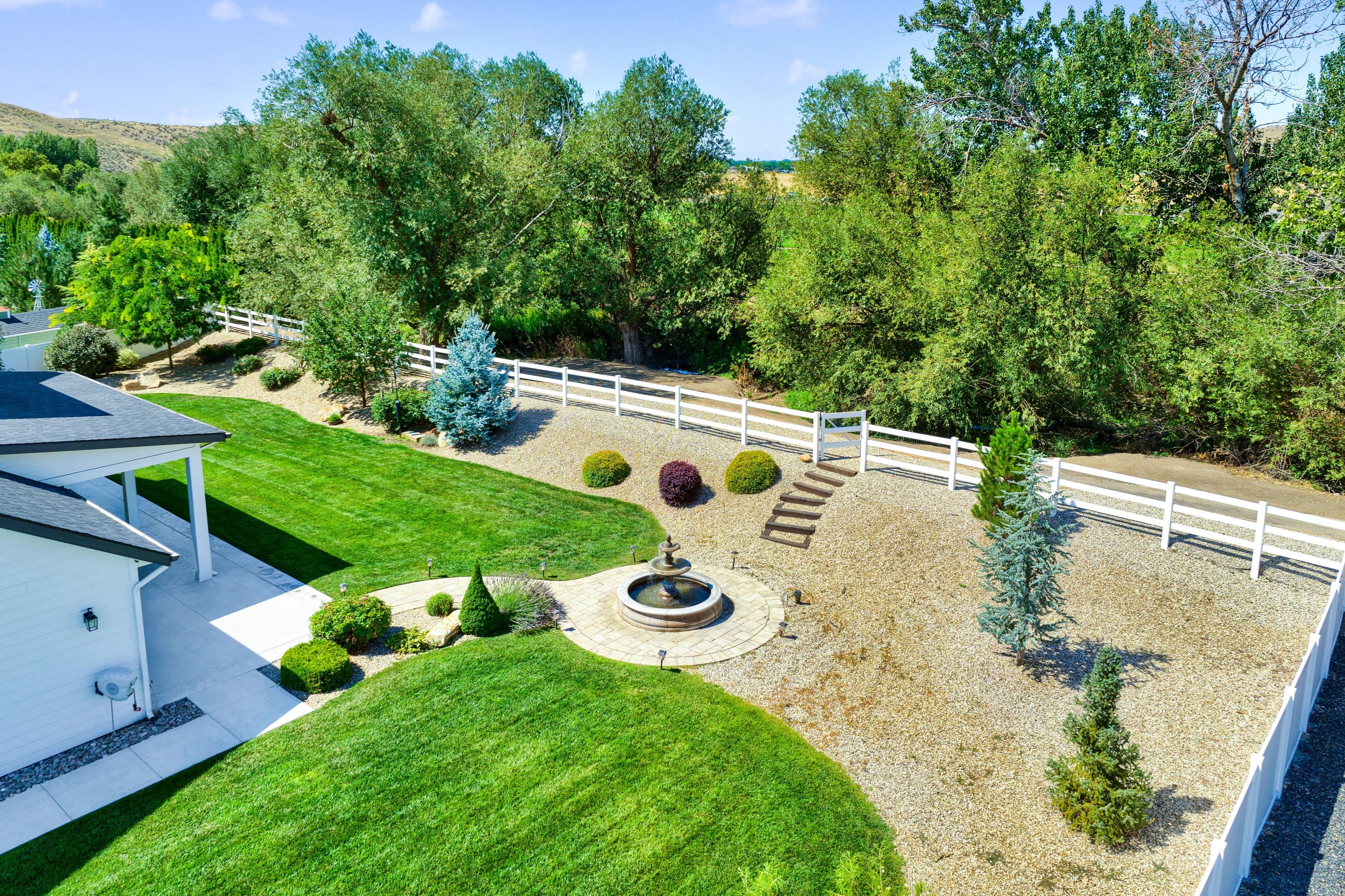  Refined Half-Acre Estate with Dual Kitchens & Open Space Backdrop - 物件實景