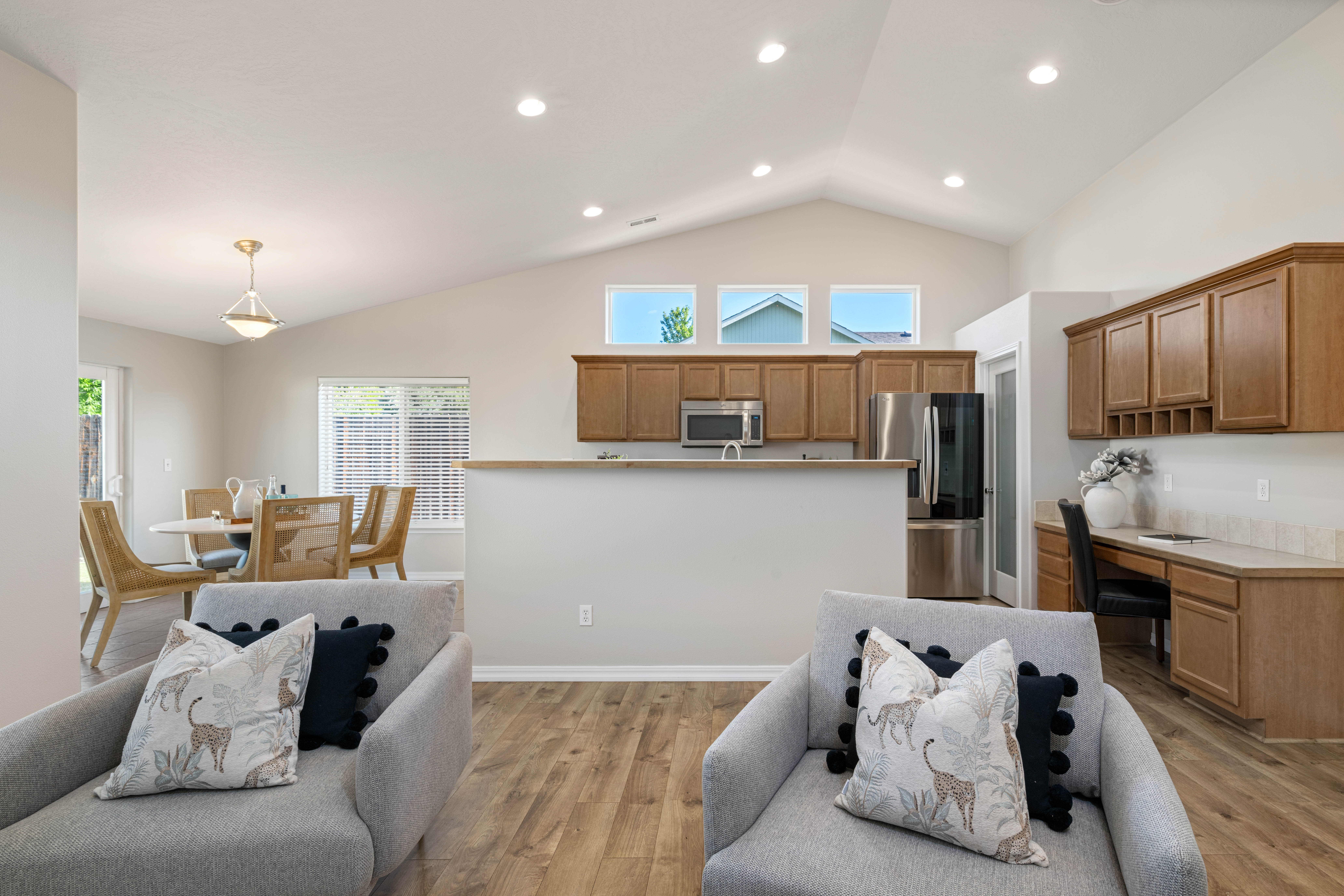  Single Level Living in a Prime Location - 物件實景