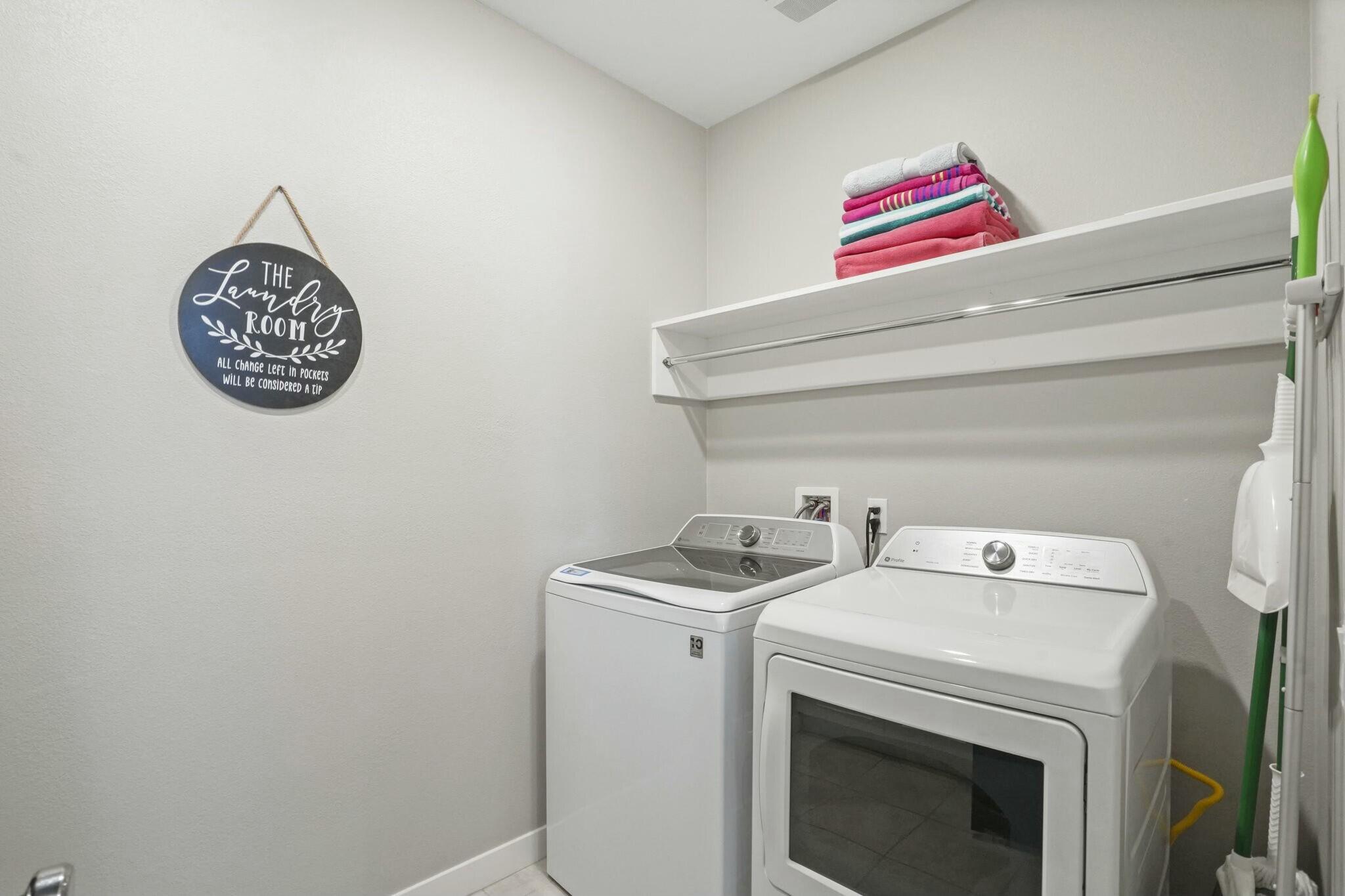 Valencia, California, 91381, United States, 3 Bedrooms Bedrooms, ,2 BathroomsBathrooms,Residential,For Sale,1921906