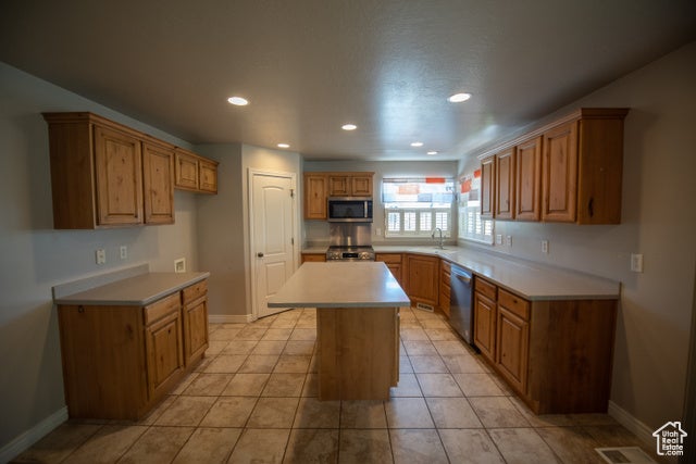 Hooper, Utah, 84315, United States, 4 Bedrooms Bedrooms, ,3 BathroomsBathrooms,Residential,For Sale,1904252
