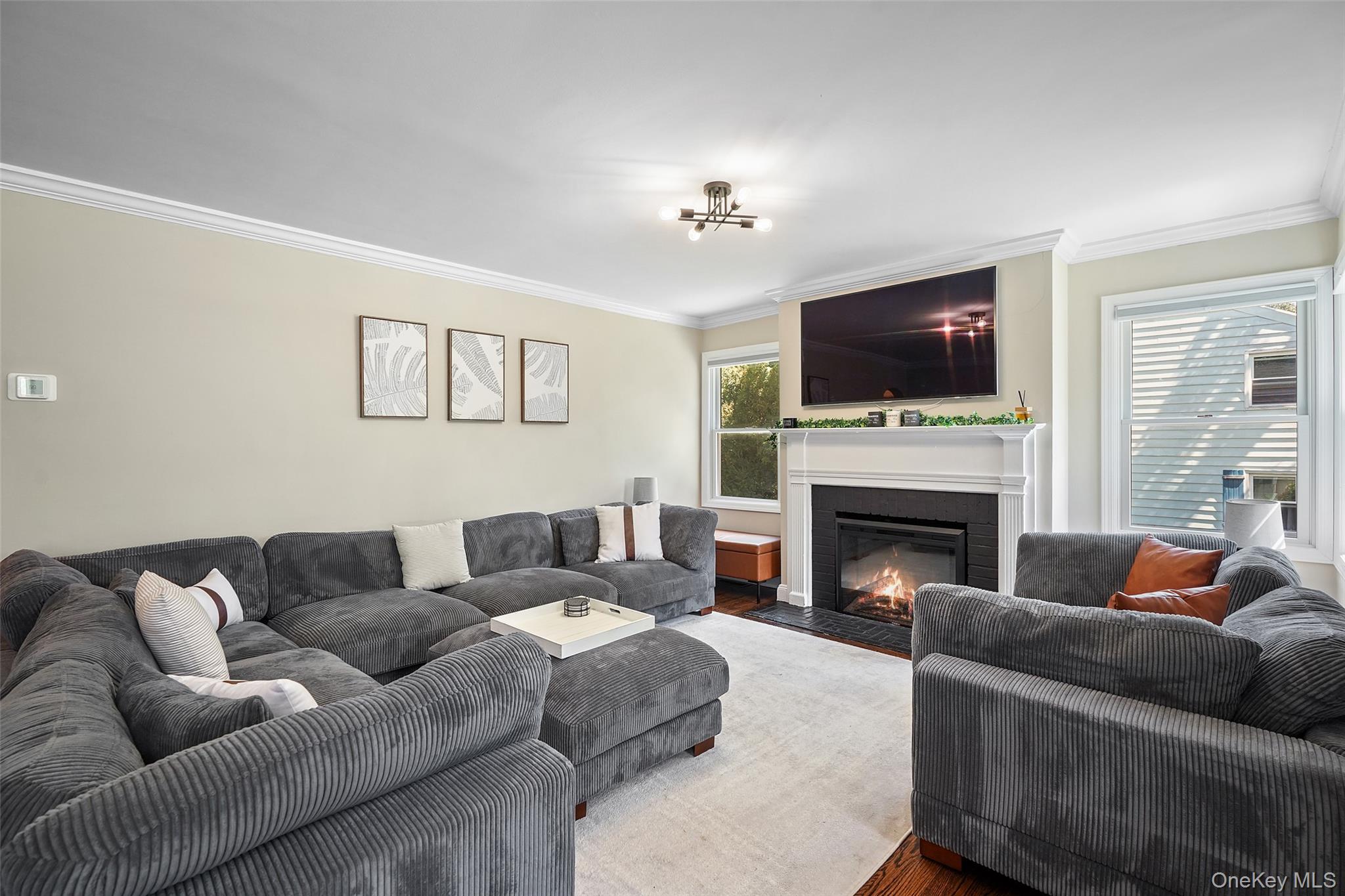 White Plains, New York, 10603, United States, 3 Bedrooms Bedrooms, ,3 BathroomsBathrooms,Residential,For Sale,1933056