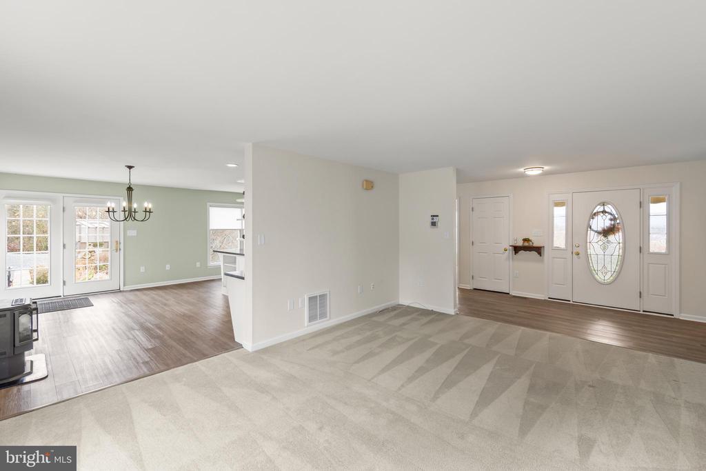 Strasburg, Virginia, 22657, United States, 2 Bedrooms Bedrooms, ,2 BathroomsBathrooms,Residential,For Sale,1996820