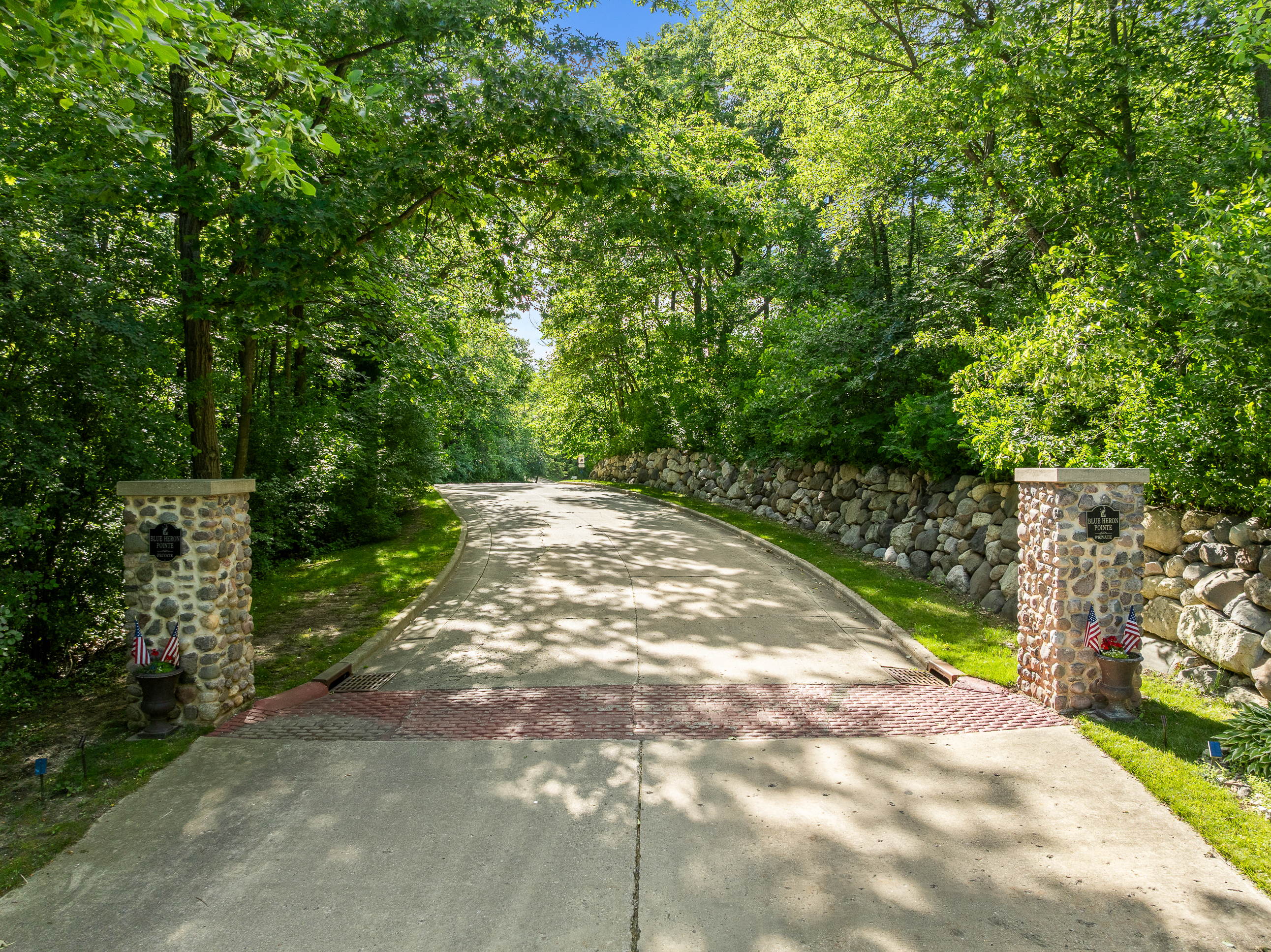  The Pinnacle of Luxury Living: 2.3-Acre Private Tichigan Lake Estate - 物件實景