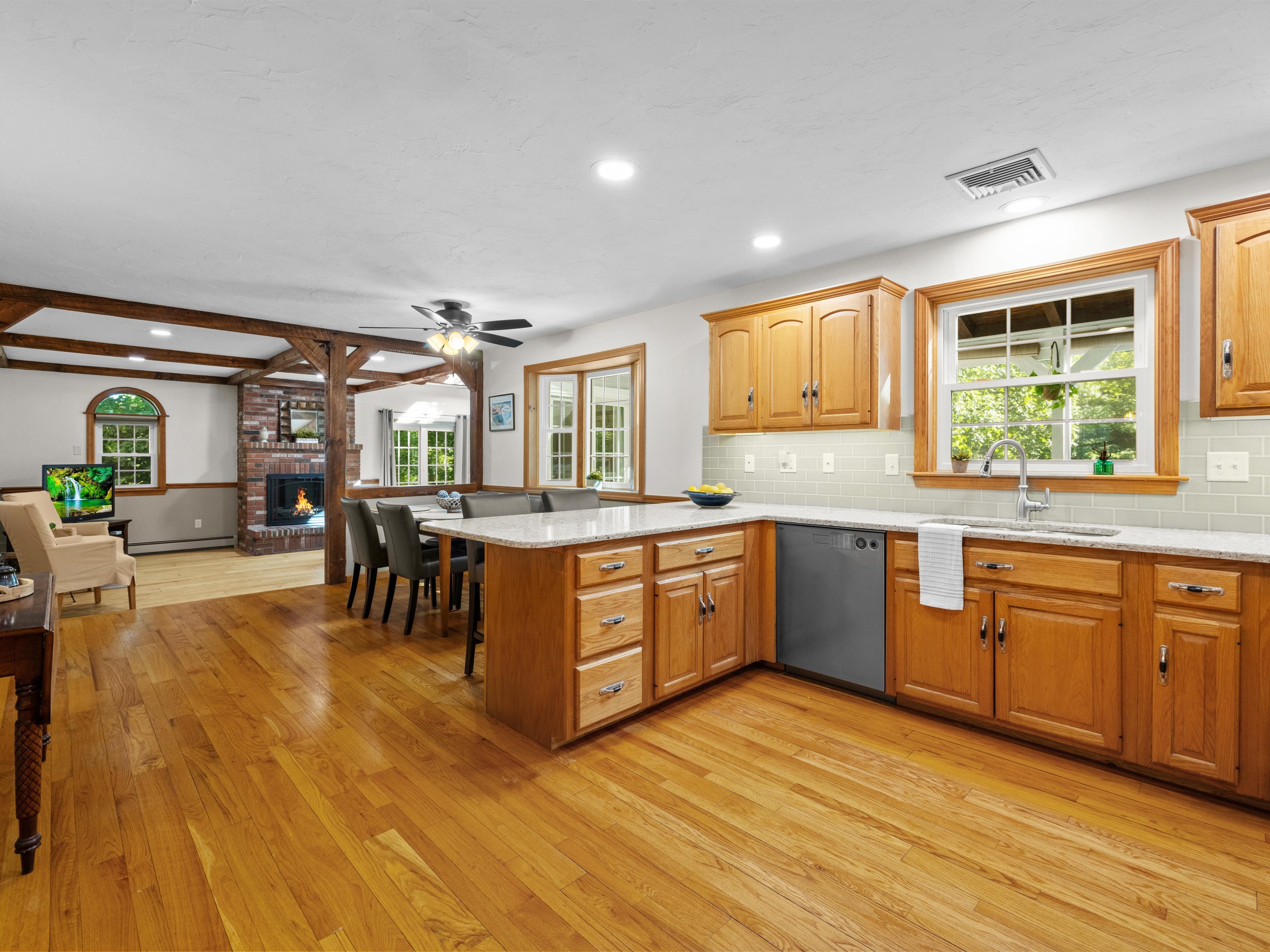  61 Beach Street, Millbury, MA 01527 - 物件實景