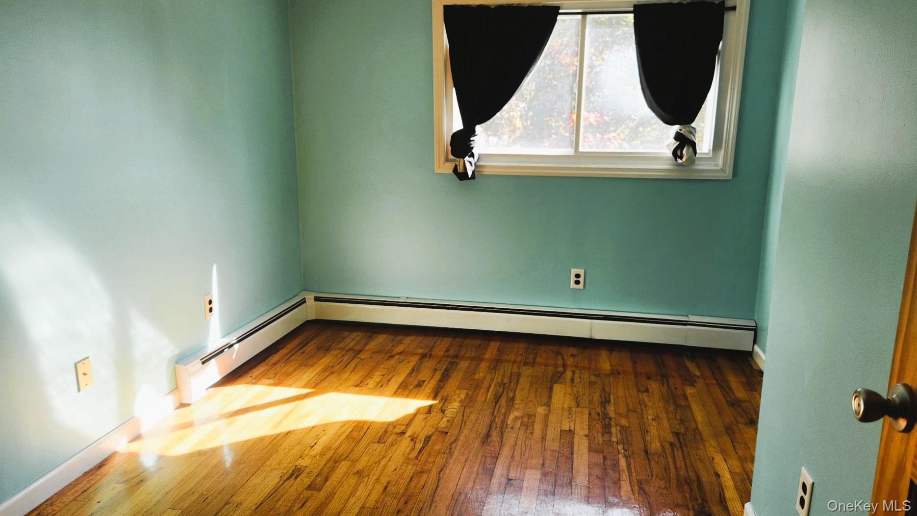 Ronkonkoma, New York, 11779, United States, 4 Bedrooms Bedrooms, ,3 BathroomsBathrooms,Residential,For Sale,1987838