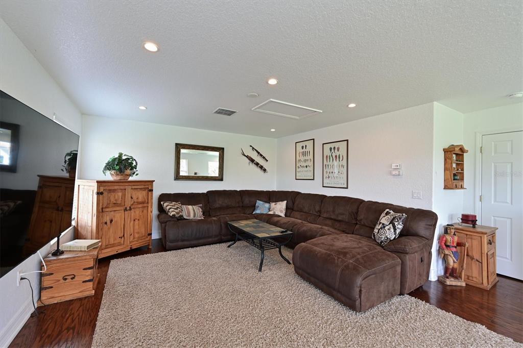 Bradenton, Florida, 34212, United States, 4 Bedrooms Bedrooms, ,3 BathroomsBathrooms,Residential,For Sale,1848553