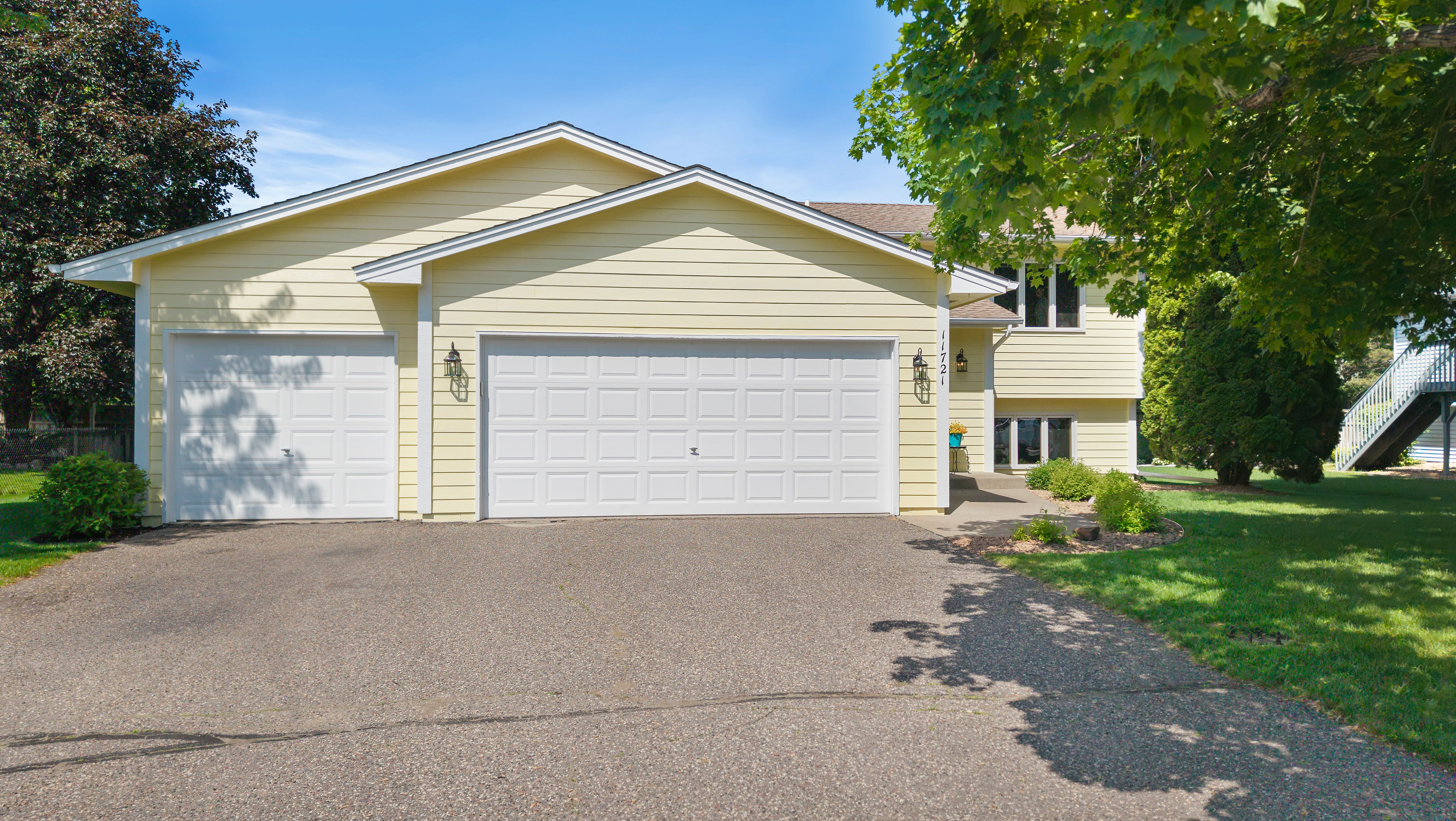  Inviting Champlin Living with Thoughtful Modern Updates - 物件實景