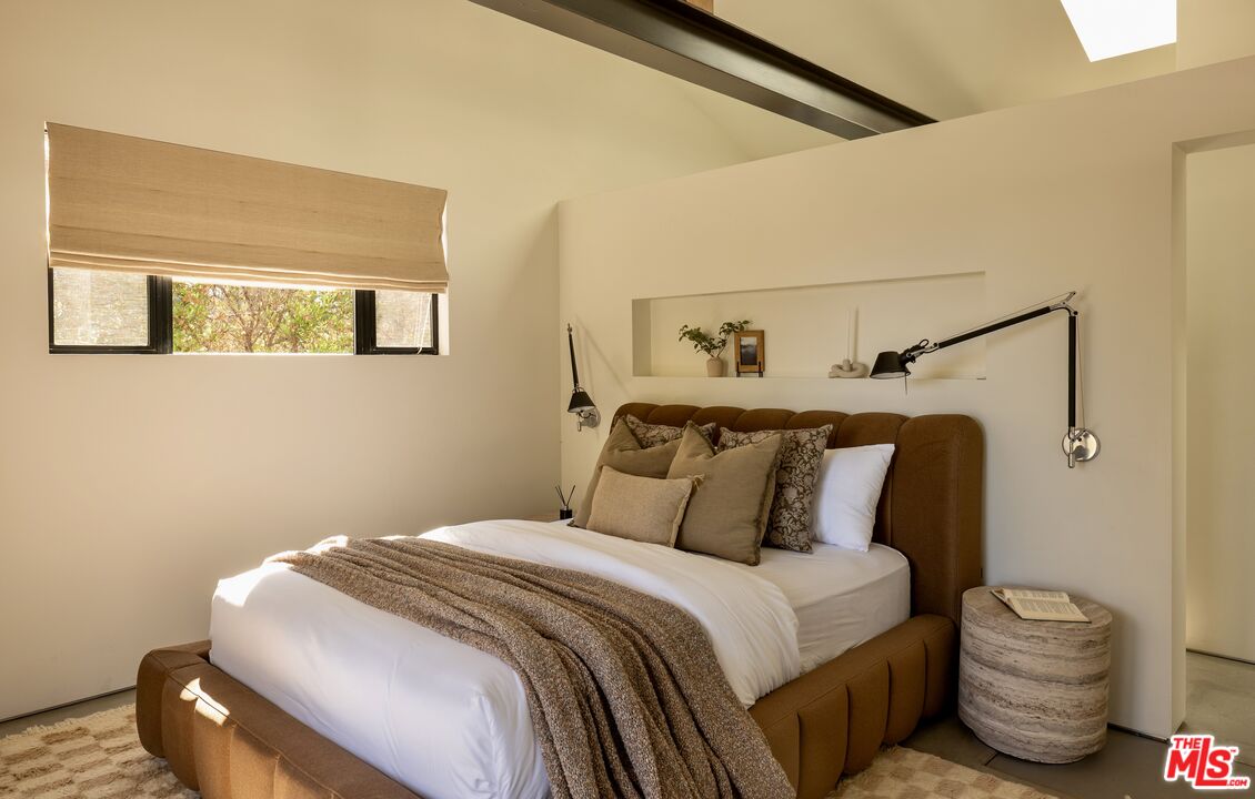 Malibu, California, 90265, United States, 5 Bedrooms Bedrooms, ,5 BathroomsBathrooms,Residential,For Sale,1918690