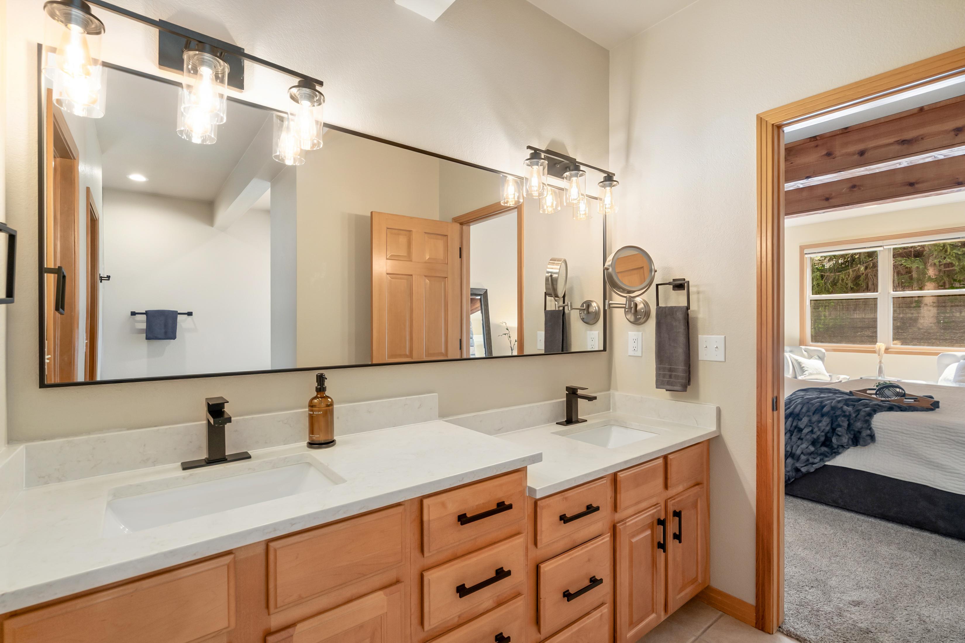  Luxuriously Renovated Home Overlooking Hole 15 of the Ptarmigan Country Club - 物件實景