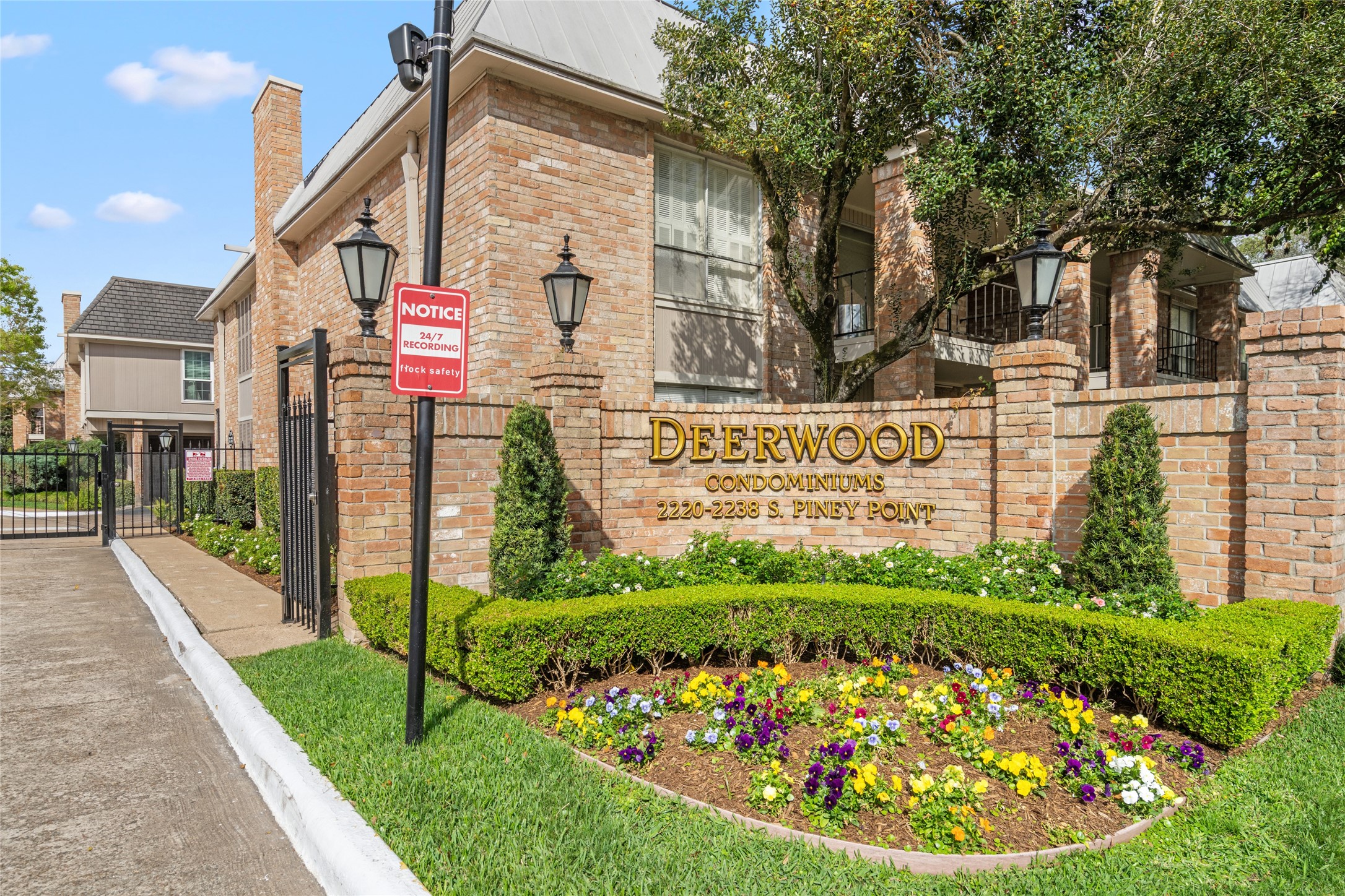  2238 S Piney Point Road #102 - 物件實景