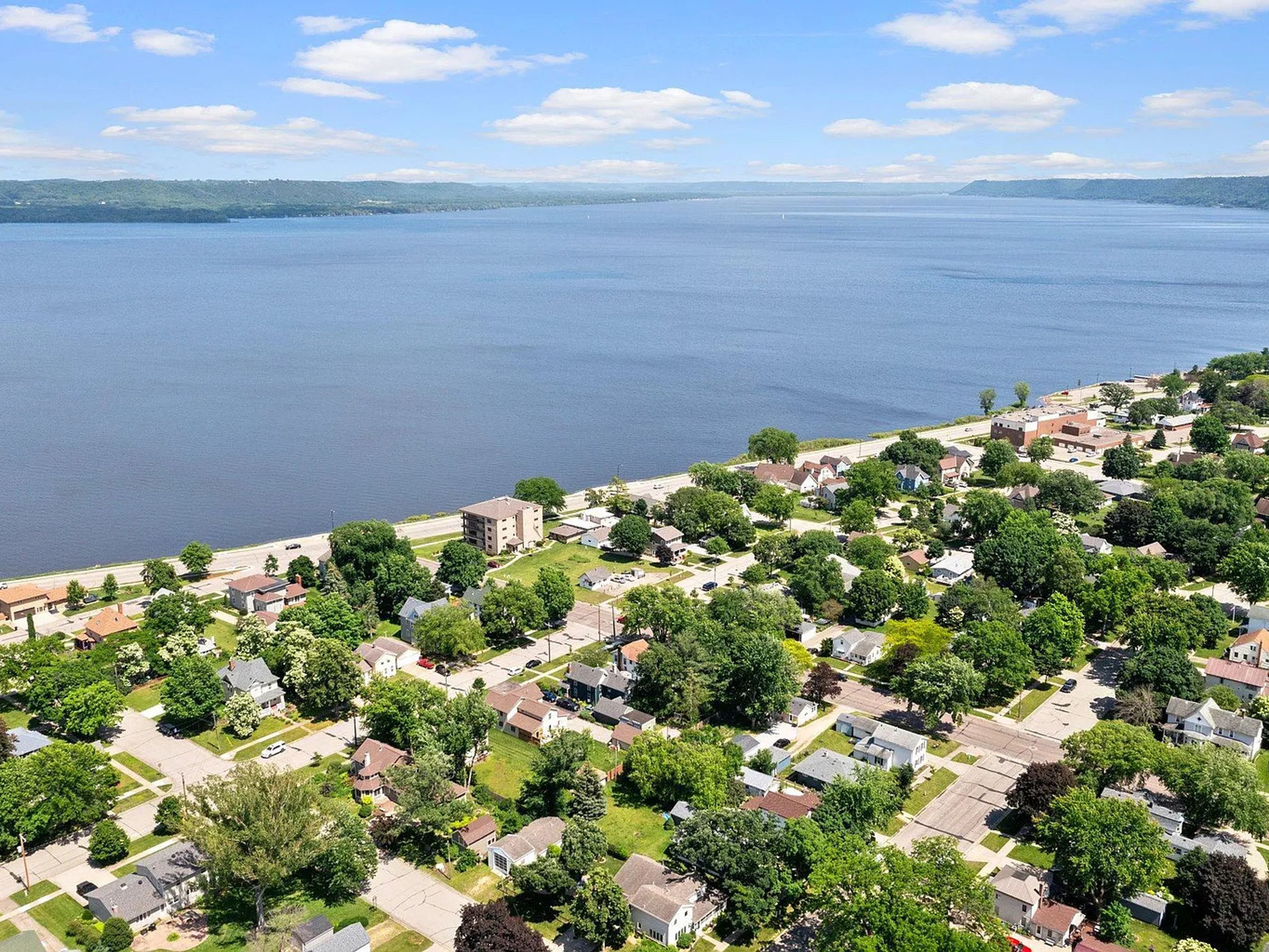  Modern Lake Pepin Retreat with Proven Income Potential - 物件實景