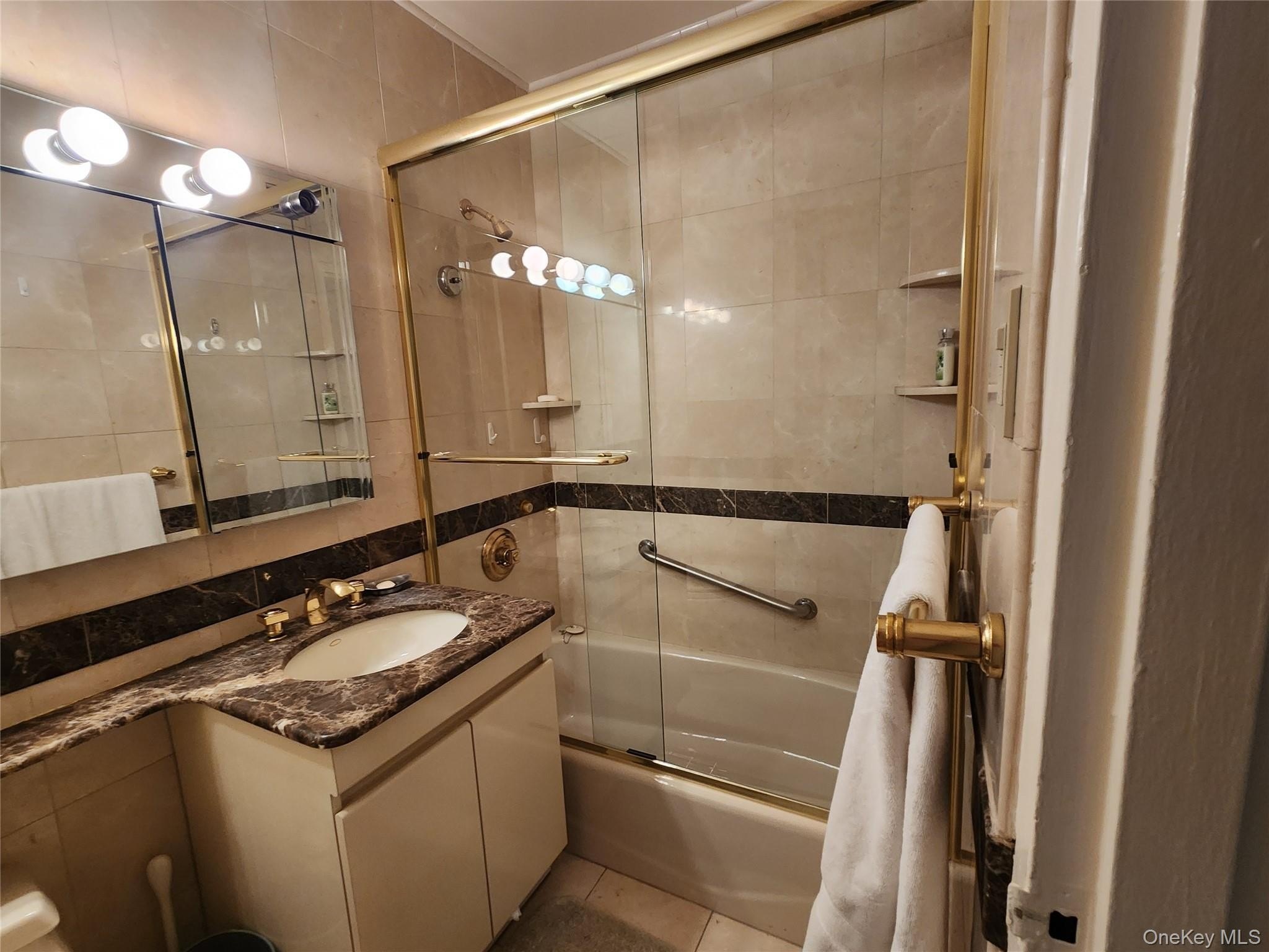 Bayside, New York, 11360, United States, 3 Bedrooms Bedrooms, ,2 BathroomsBathrooms,Residential,For Sale,2048148