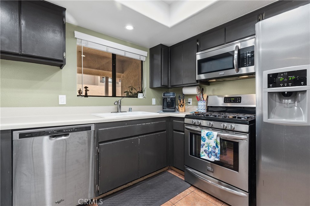 Long Beach, California, 90802, United States, 2 Bedrooms Bedrooms, ,2 BathroomsBathrooms,Residential,For Sale,1991408