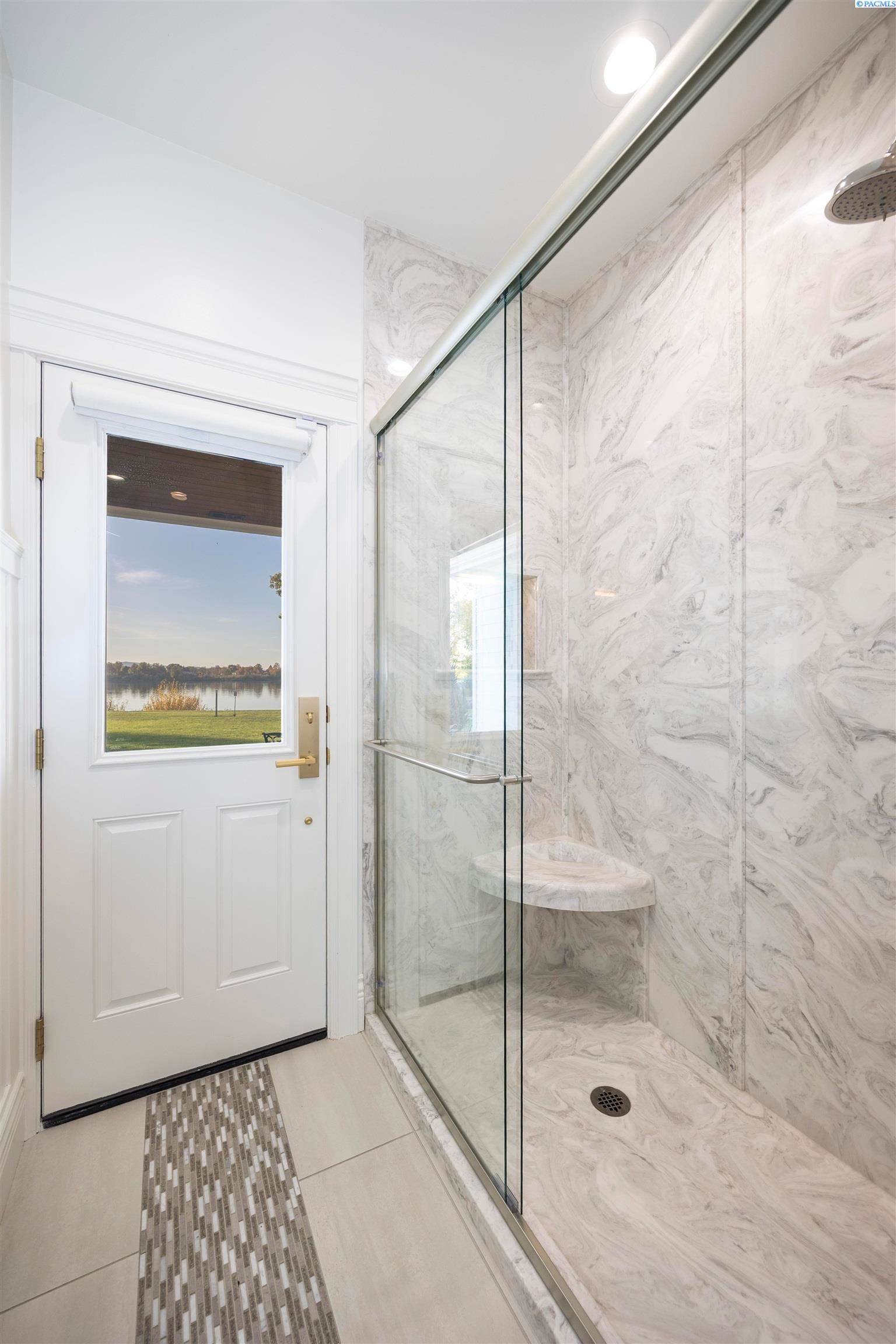 Pasco, Washington, 99301, United States, 4 Bedrooms Bedrooms, ,4 BathroomsBathrooms,Residential,For Sale,1974870