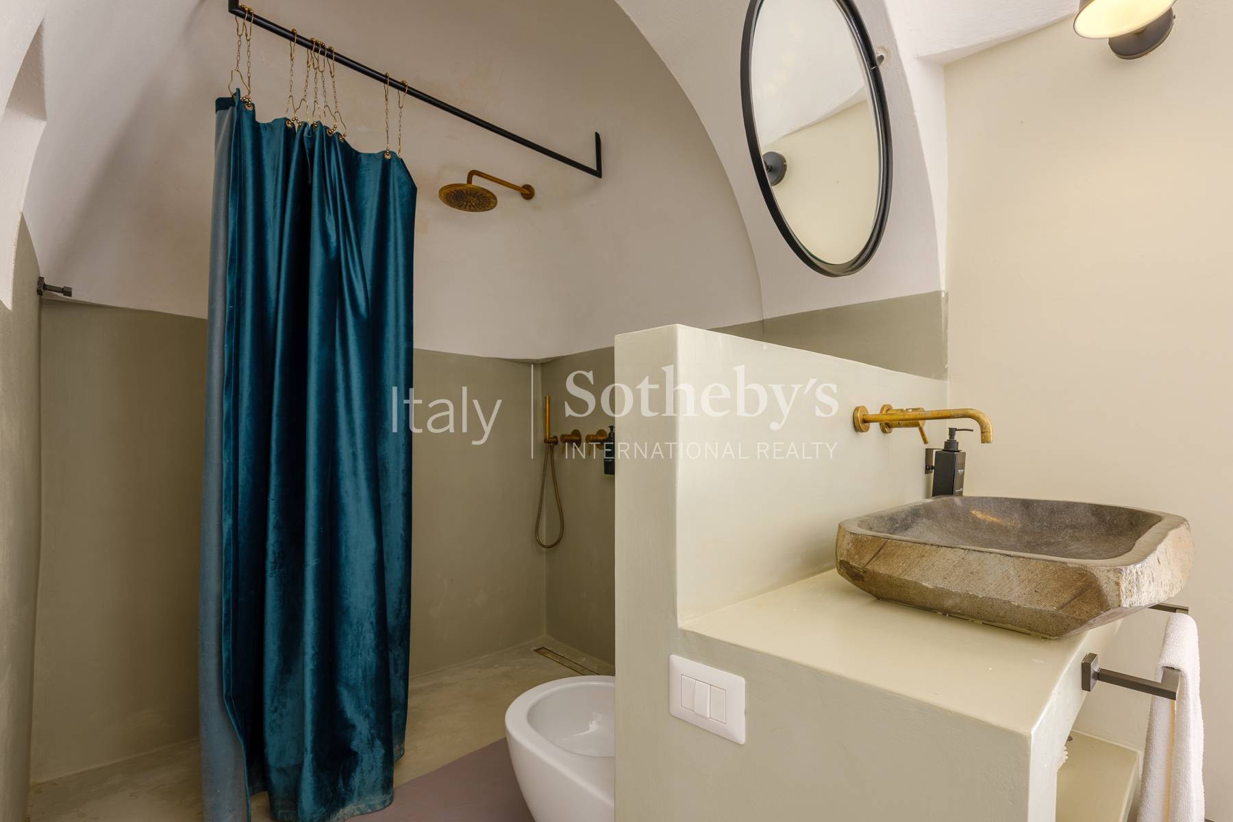  Authentic Trulli with Panoramic Ground in the Valle d