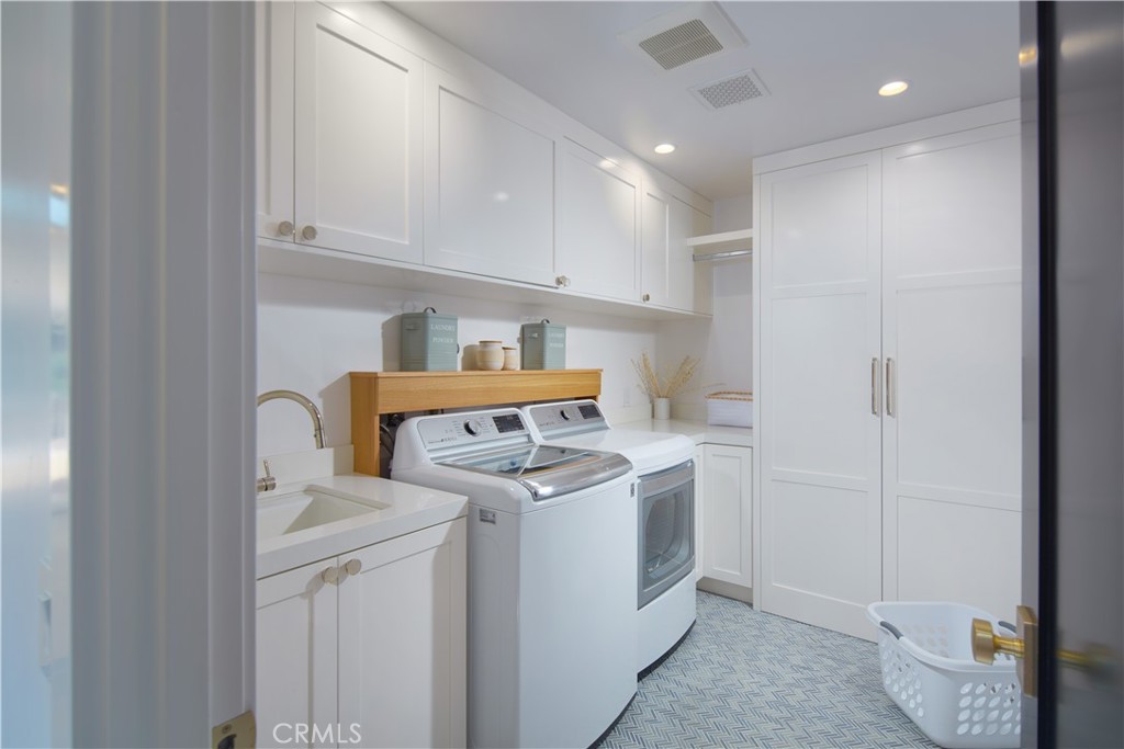 Corona del Mar, California, 92625, United States, 4 Bedrooms Bedrooms, ,5 BathroomsBathrooms,Residential,For Sale,1819361