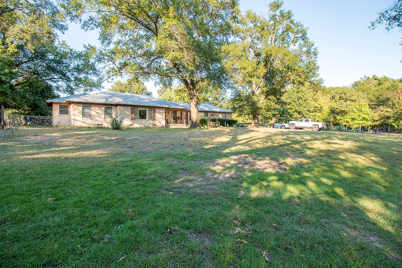 GRAND SALINE, Texas, 75140, United States, 3 Bedrooms Bedrooms, ,2 BathroomsBathrooms,Residential,For Sale,1960368